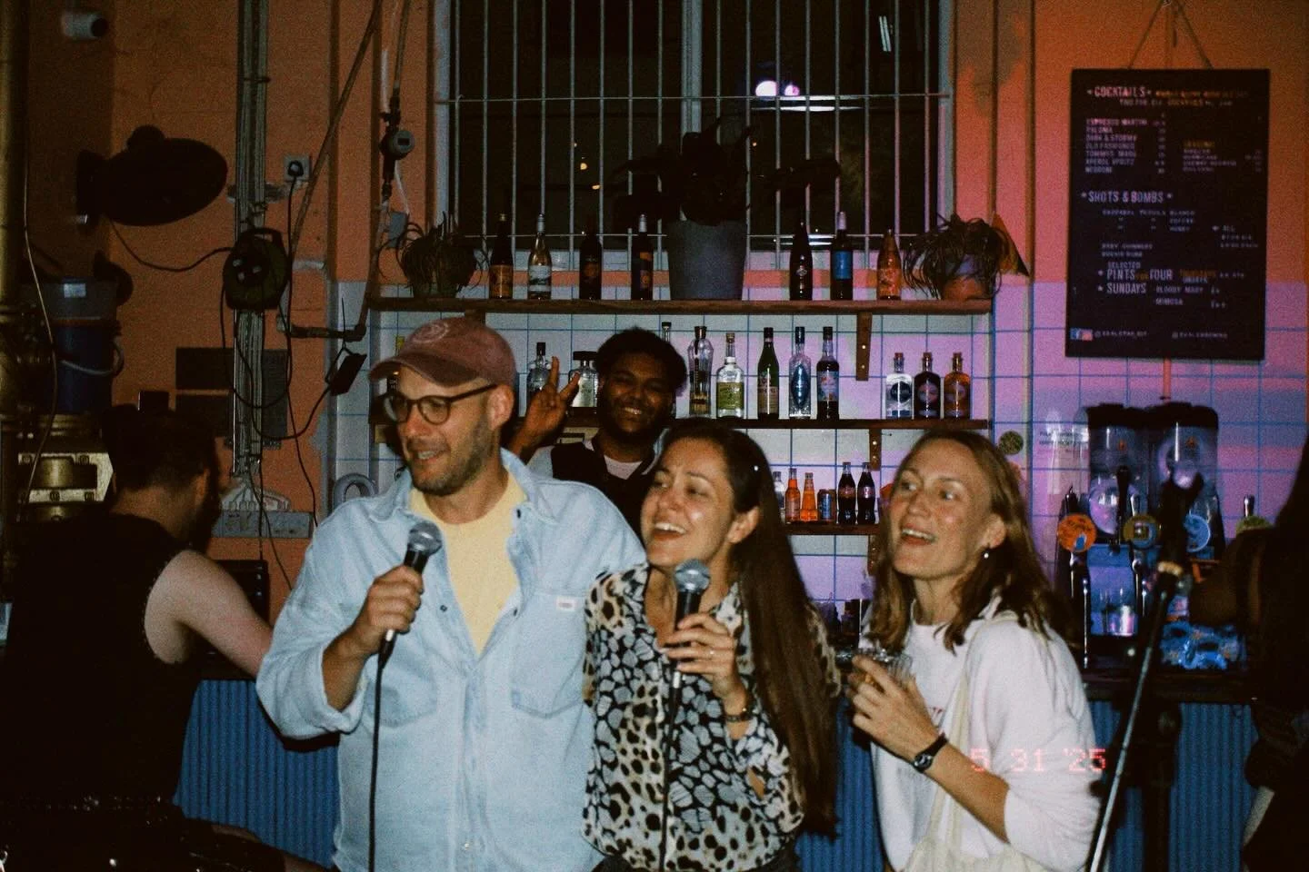 FESTIVE KARAOKE

This Friday at 9 PM, grab the mic and sing ya little heart out! Sign up at the bar- carols, chaos, and a lot of funnnnn guaranteed! 💋💋