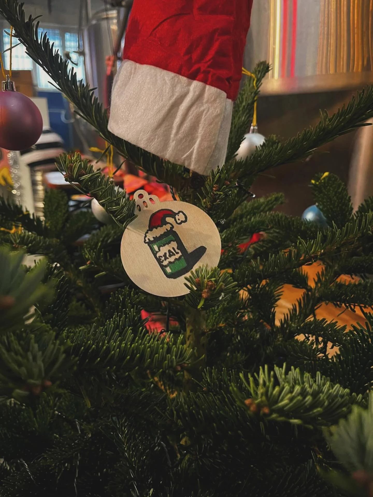 🎄 Christmas Decs Time! 🎨
Calling all doodlers and festive creatives, come design your own Christmas bauble while you sip on a pint!
Every entry will be in with a chance to win a &pound;50 bar tab 🍻✨
Get crafty annnnd Christmassy, may the best baub