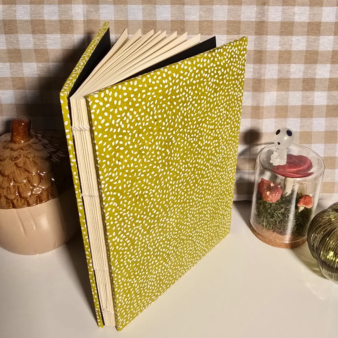Carnet A5 fait-main "Pétales Printanières" — pièce unique