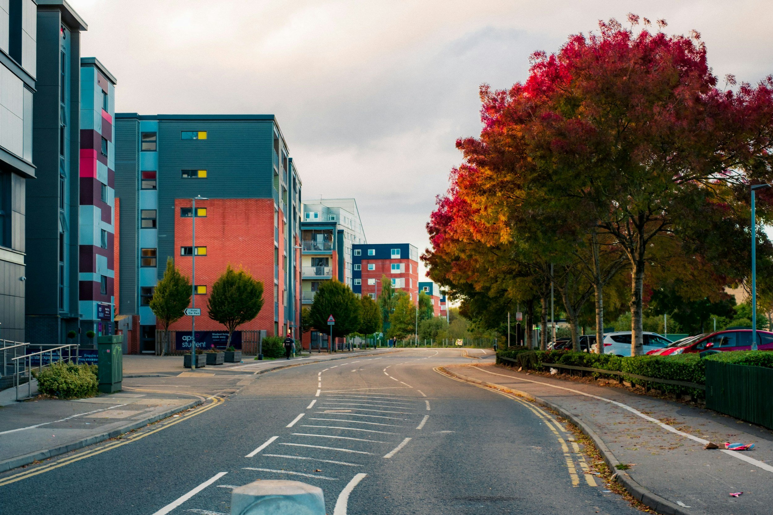 Image of quiet city street with new buildings. Symbolising neighbourhood health buildings are occupied but underutilised.