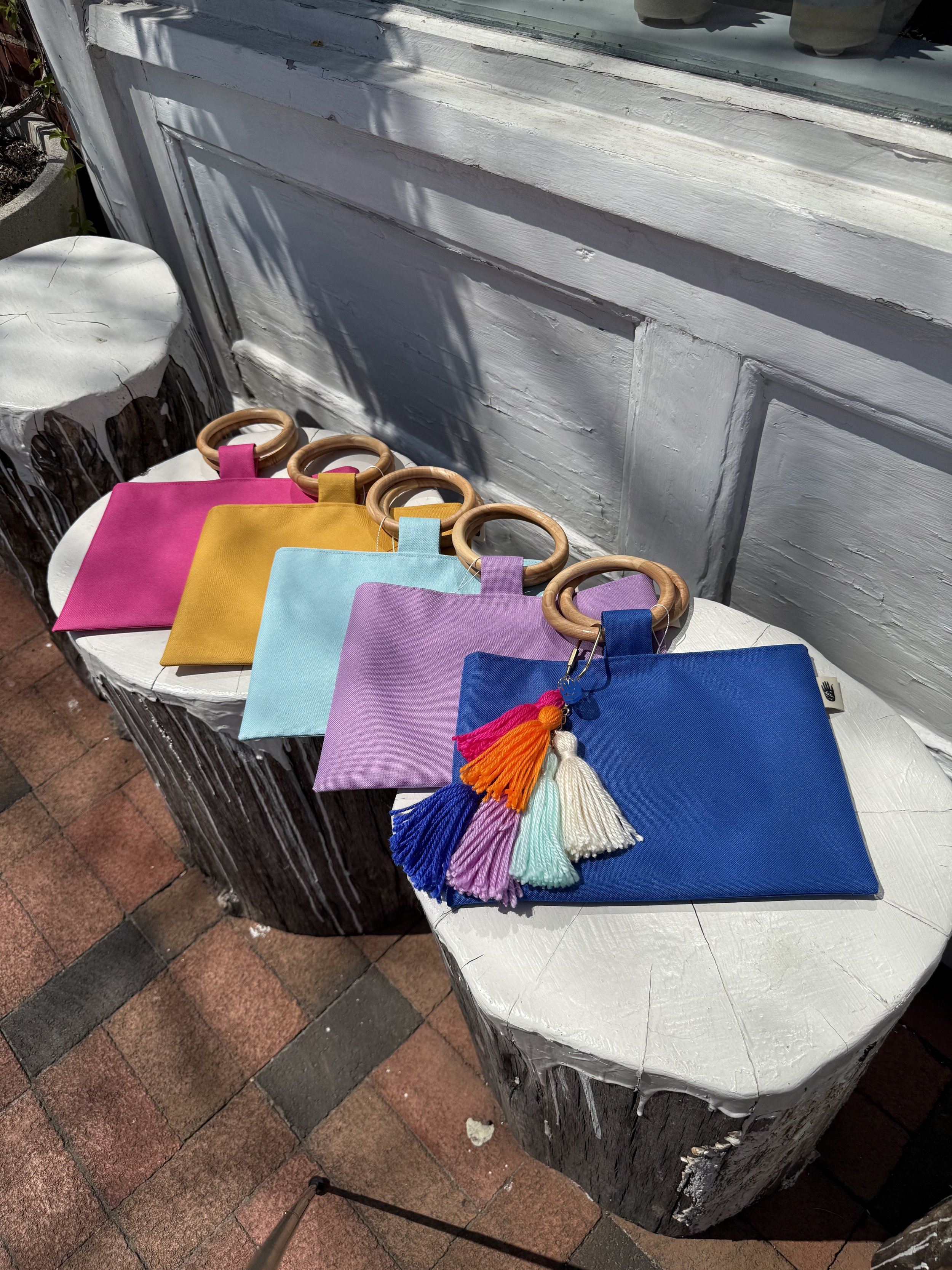 'Walking on Sunshine' Clutch