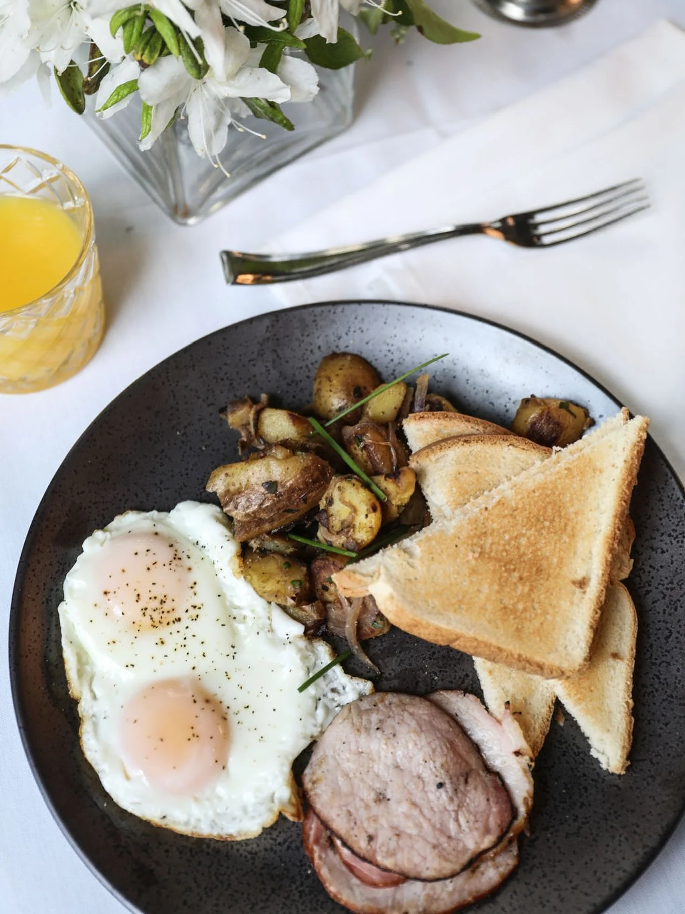 The Dining Room welcomes you to linger a little longer&mdash;whether it&rsquo;s over a slow breakfast, a seaside lunch, or a cozy dinner in Ocean Grove. Open daily.

#OceanGrove #OceanGroveNJ
