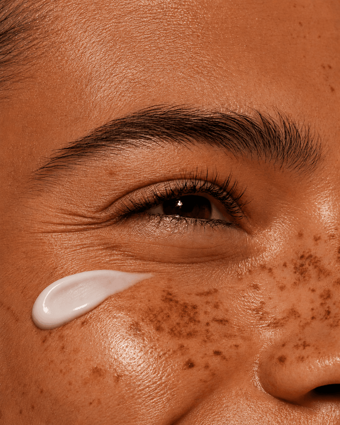 AI-generated beauty close-up featuring sunscreen application for a premium skincare and suncare branding campaign.