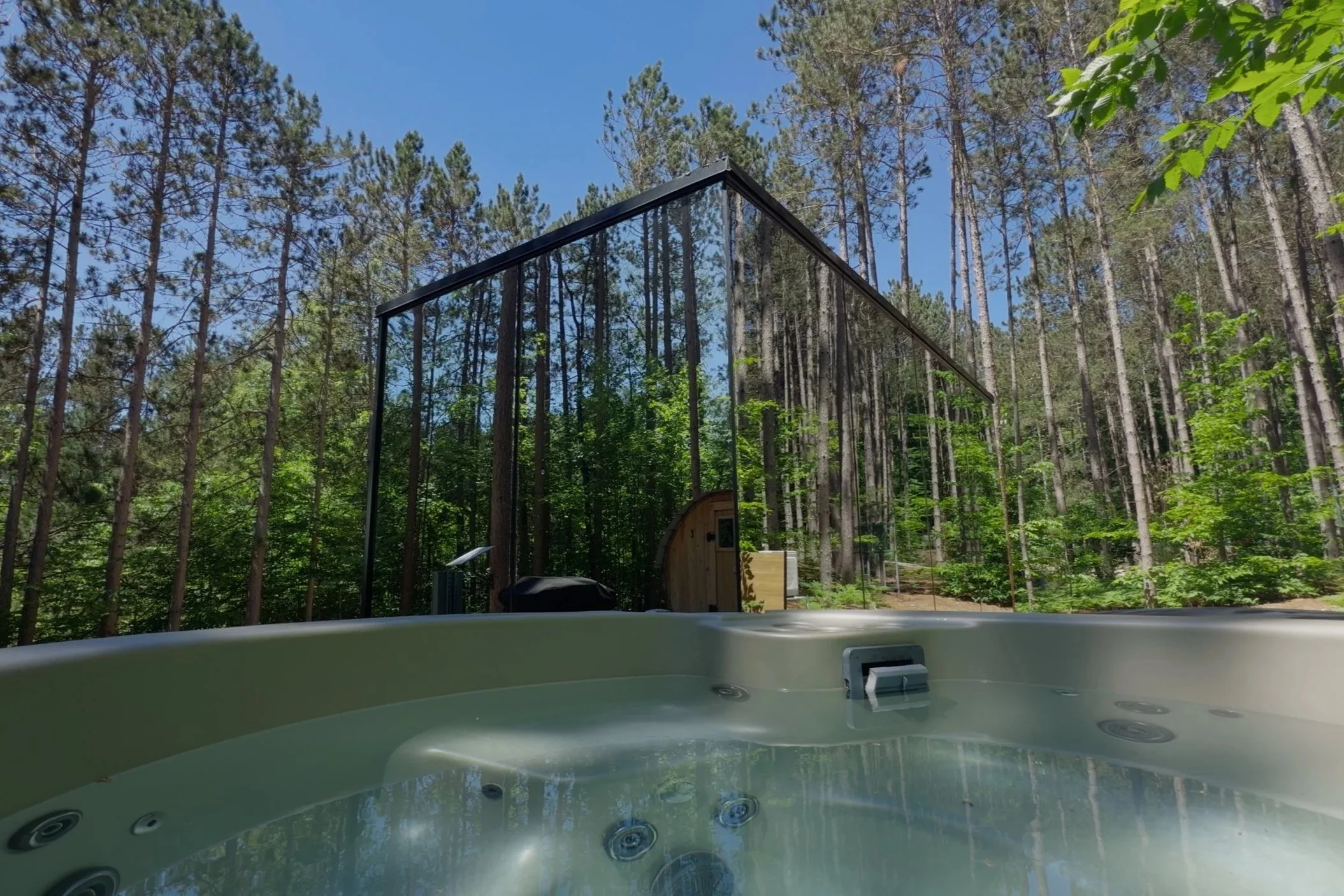 Glamp Michigan's Sol Mirror House