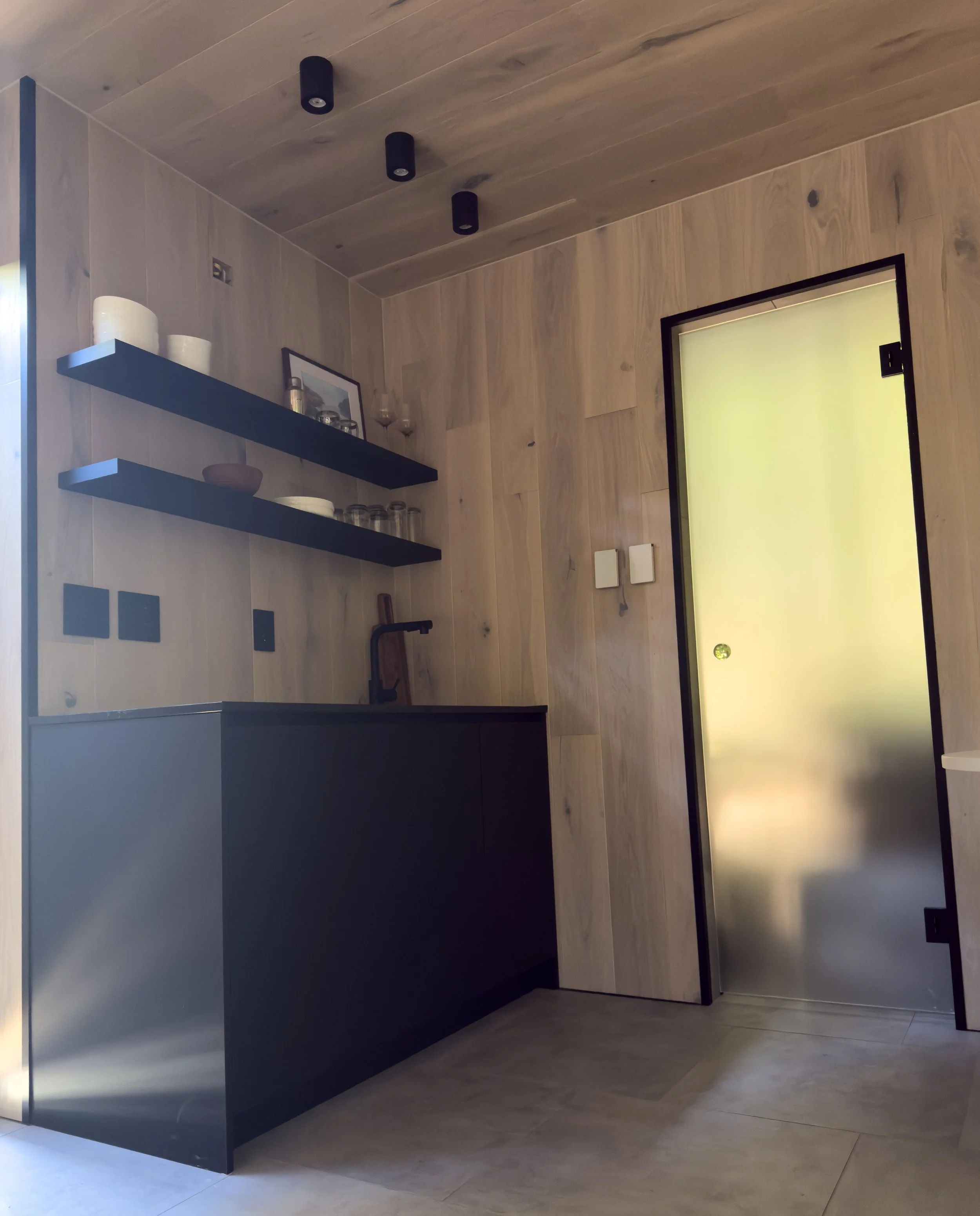 KITCHENETTE_IMG_6144.jpg