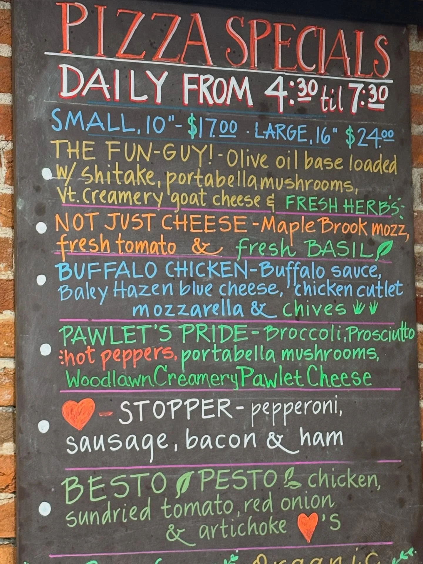 And here&rsquo;s something great from our little corner of #vermont. That&rsquo;s our Pawlet on the Pawlet&rsquo;s Pride pizza at our incredible local market, Mach&rsquo;s. Another amazing way to enjoy a great cheese! 

@machsmarket #eatvermont #arti