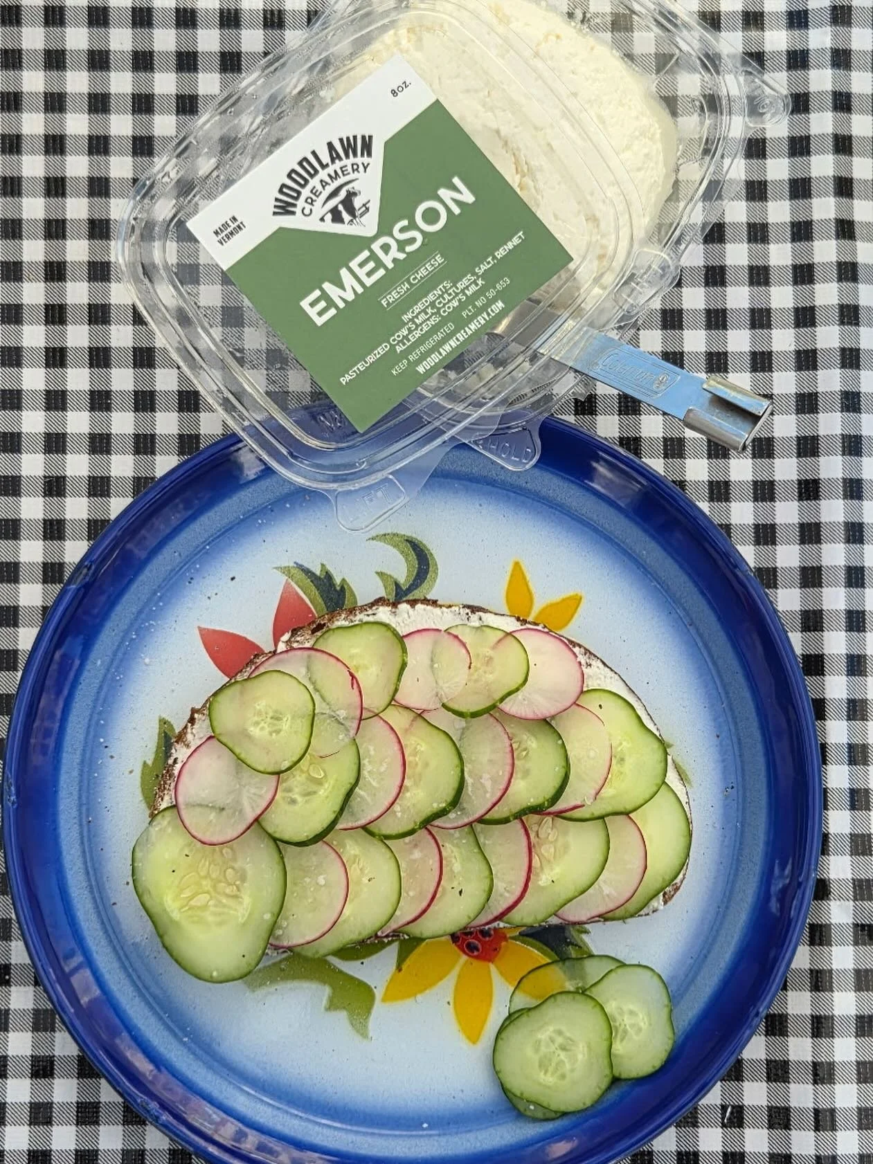 Look at this deliciousness &mdash; that is a brilliant lunch enjoyed today at our @unsqgreenmarket table!
#freshcheese #vermontcheese #cheesegenius
