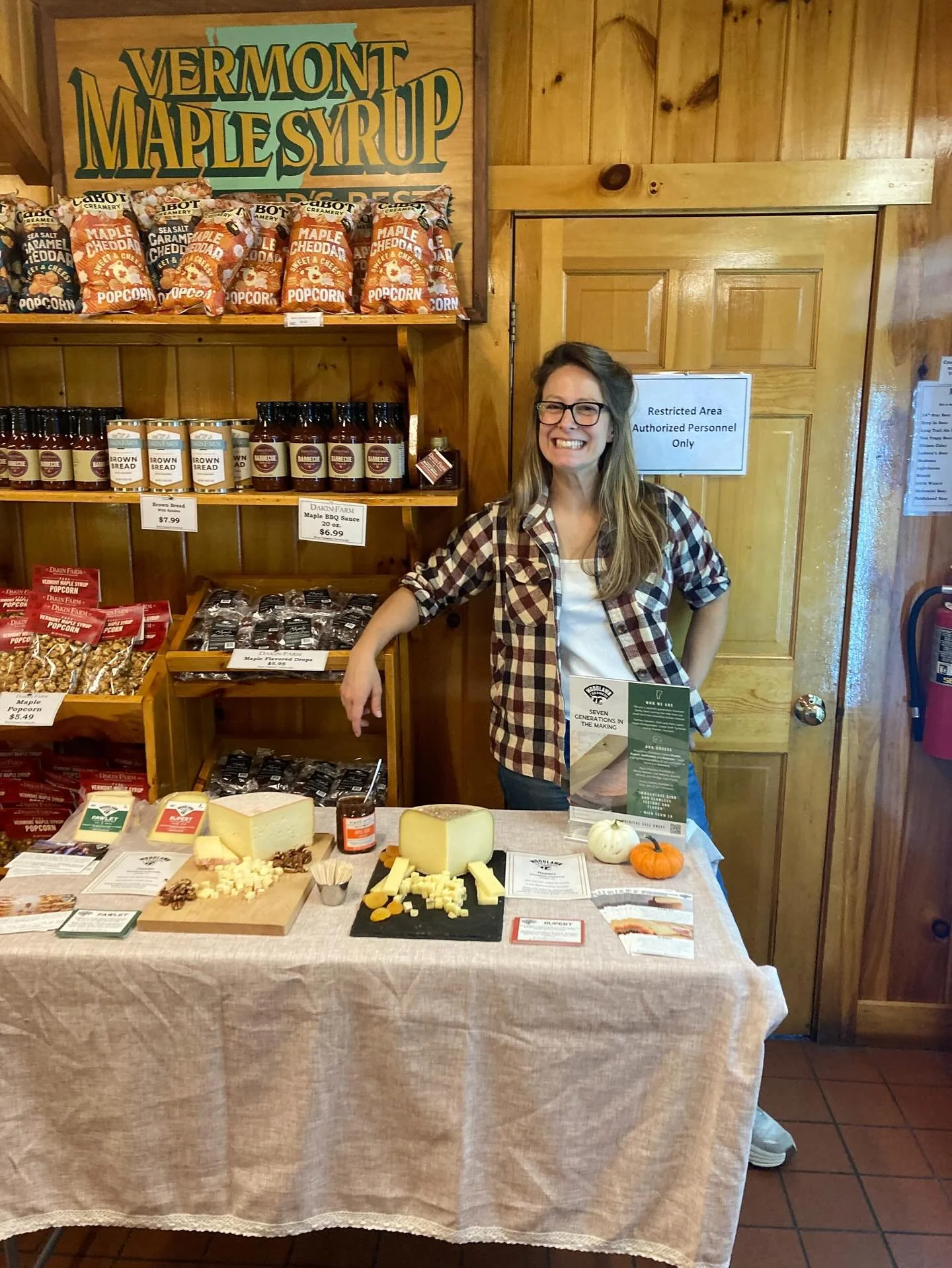 Oh man, they really shouldn&rsquo;t let me leave the farm&hellip; but there I was today slinging Pawlet and Rupert at @dakinfarm_vt thanks those lovely folks and our friends at @provisionsintl !

Pawlet was the crowd favorite&mdash;SO glad I brought 
