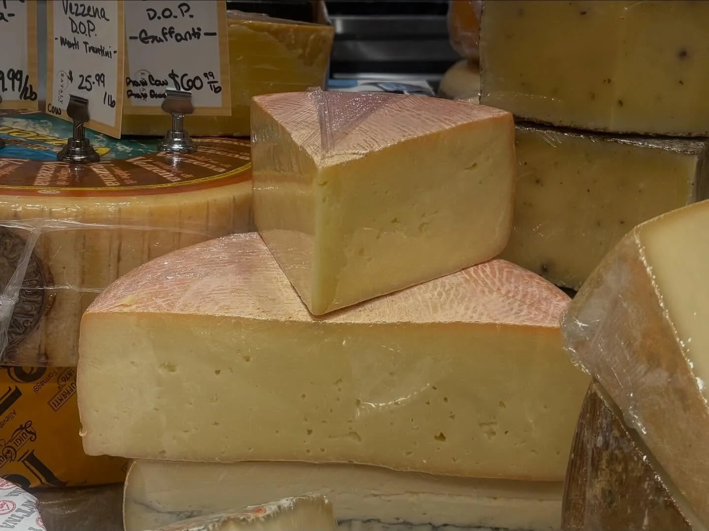There&rsquo;s no mistaking that rind&hellip; That&rsquo;s our Pawlet, sitting pretty behind the cheese counter at @eatalynewyorkcity 
 
#realvermont