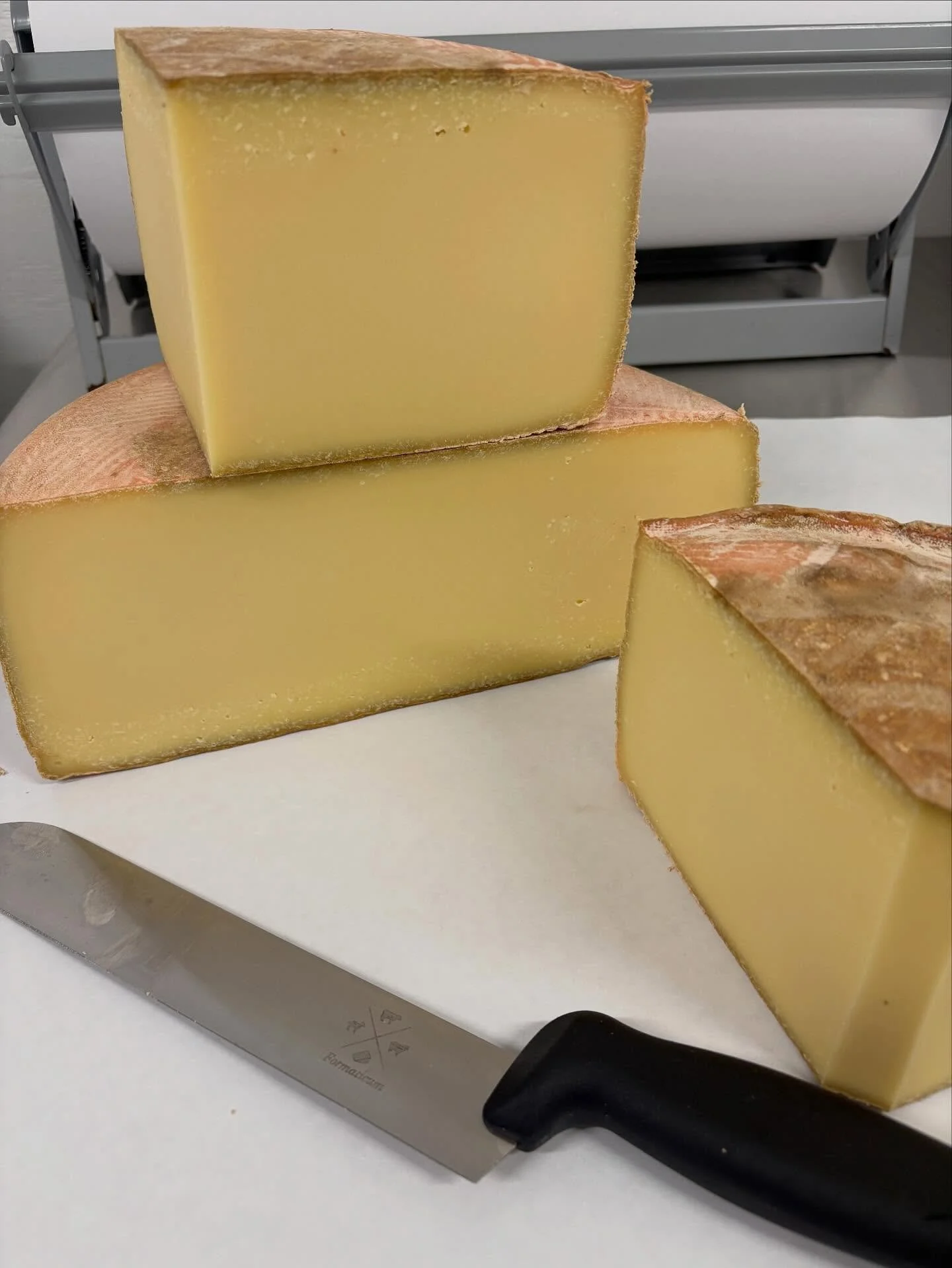 It&rsquo;s not every day I think to take a picture of our cheese (at least before it&rsquo;s all wrapped up and in boxes ready to go 🤦&zwj;♀️), but when I cut into this wheel of Rupert for farmers markets this weekend, I just had to take a picture. 