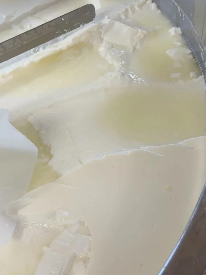 Been meaning to get some kind of content from our Emerson and Brimstone makes for a long time now and it turns out that today is the day!

That means the word of the day is #handmade. 😊

Every batch of Emerson is hand scooped in thin layers to drain