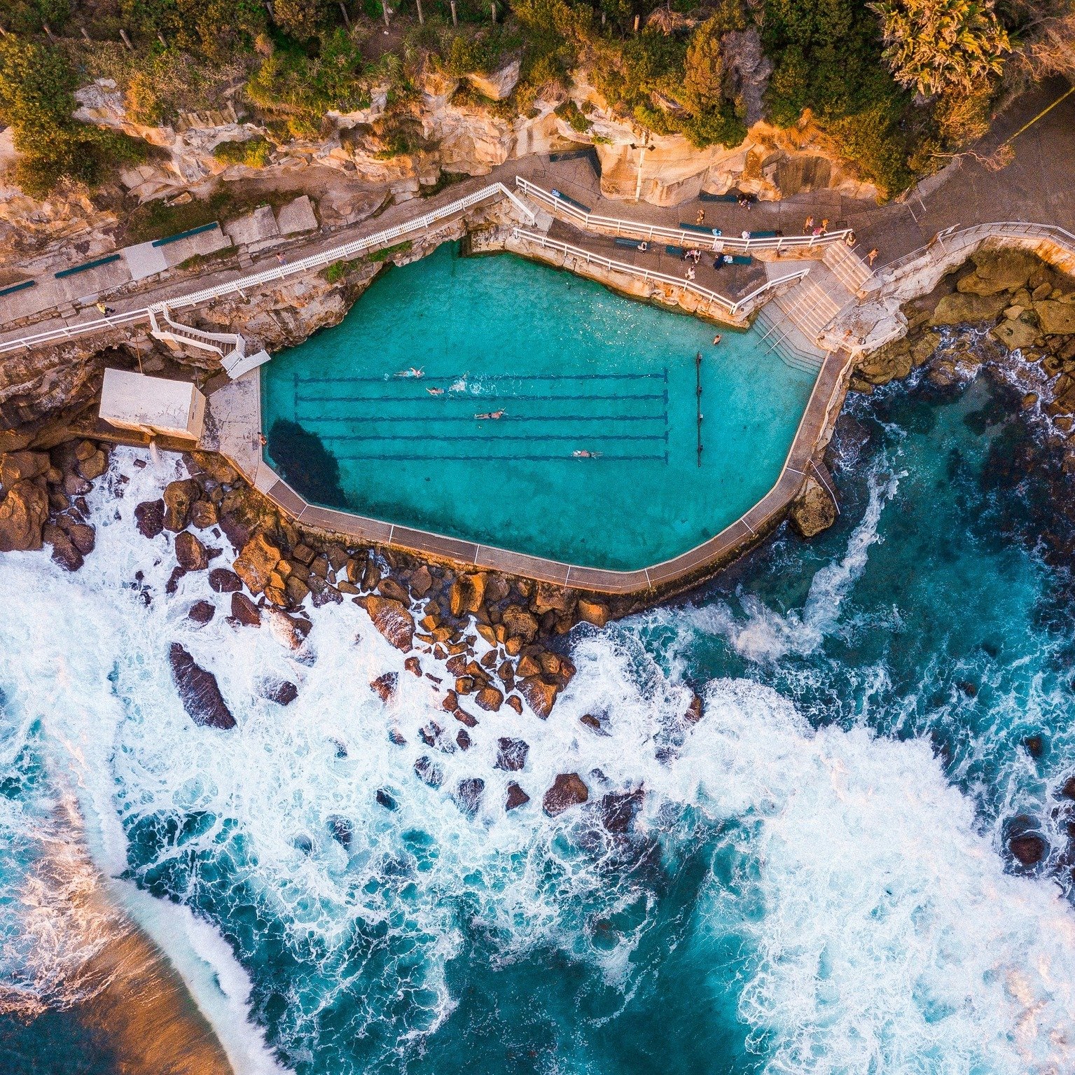 🌊Breathtaking new Art Drops piece. Picture this: the iconic pool, at Bronte Beach where turquoise pool water meets the ocean. Perfect view. 🏊&zwj;♂️✨

Hang this moment on your wall and let the contrast of stillness and movement inspire your daily l