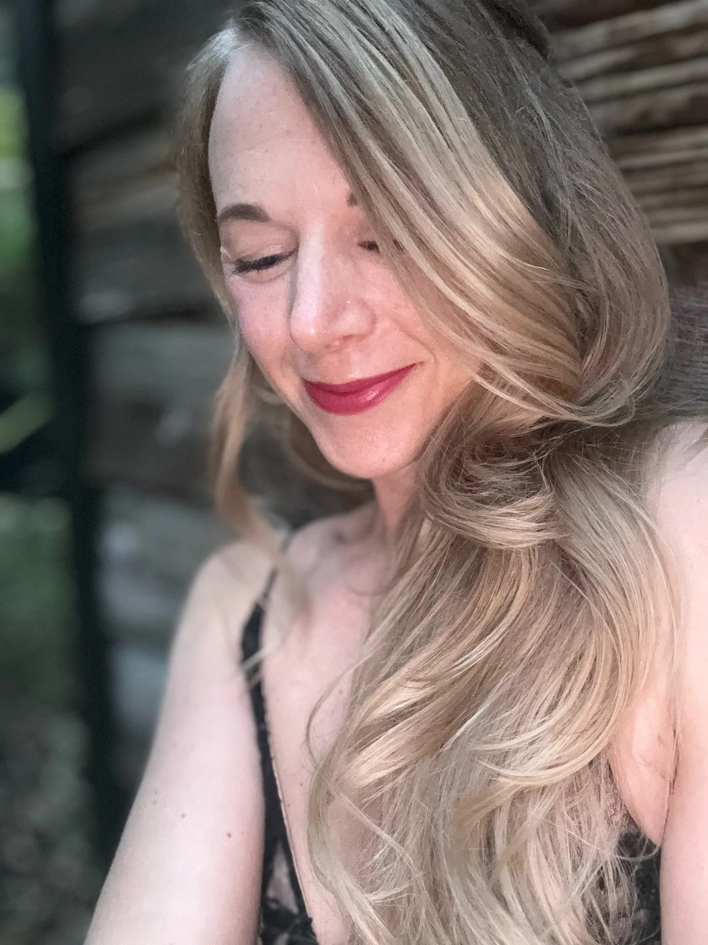 Life spins.
Red lip stays. ✨💋

#redlip