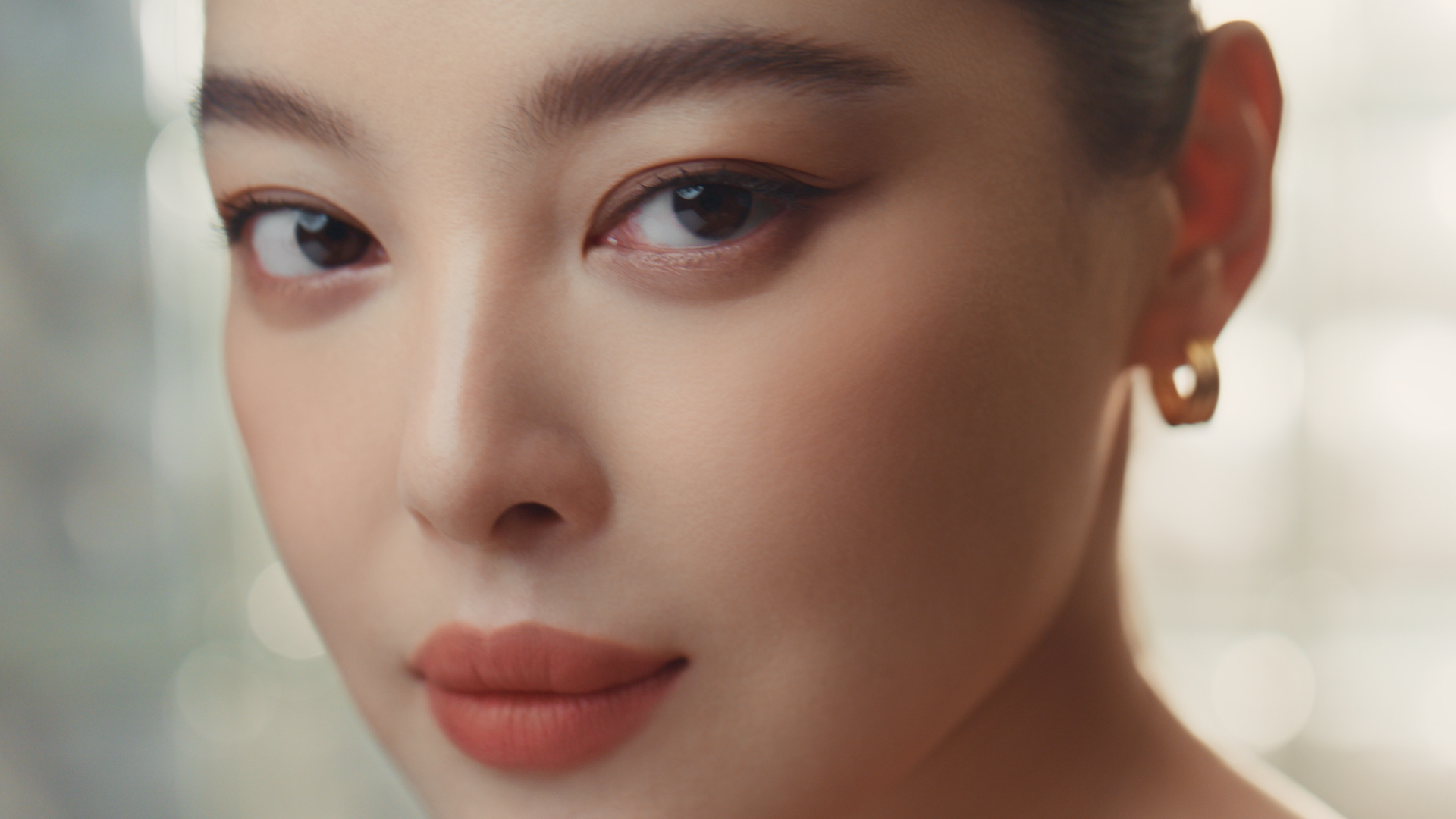 Estee Lauder_XZL_0512.00_00_08_13.Still005.png