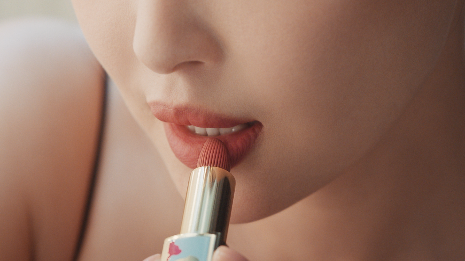 Estee Lauder_XZL_0512.00_00_04_02.Still001.png