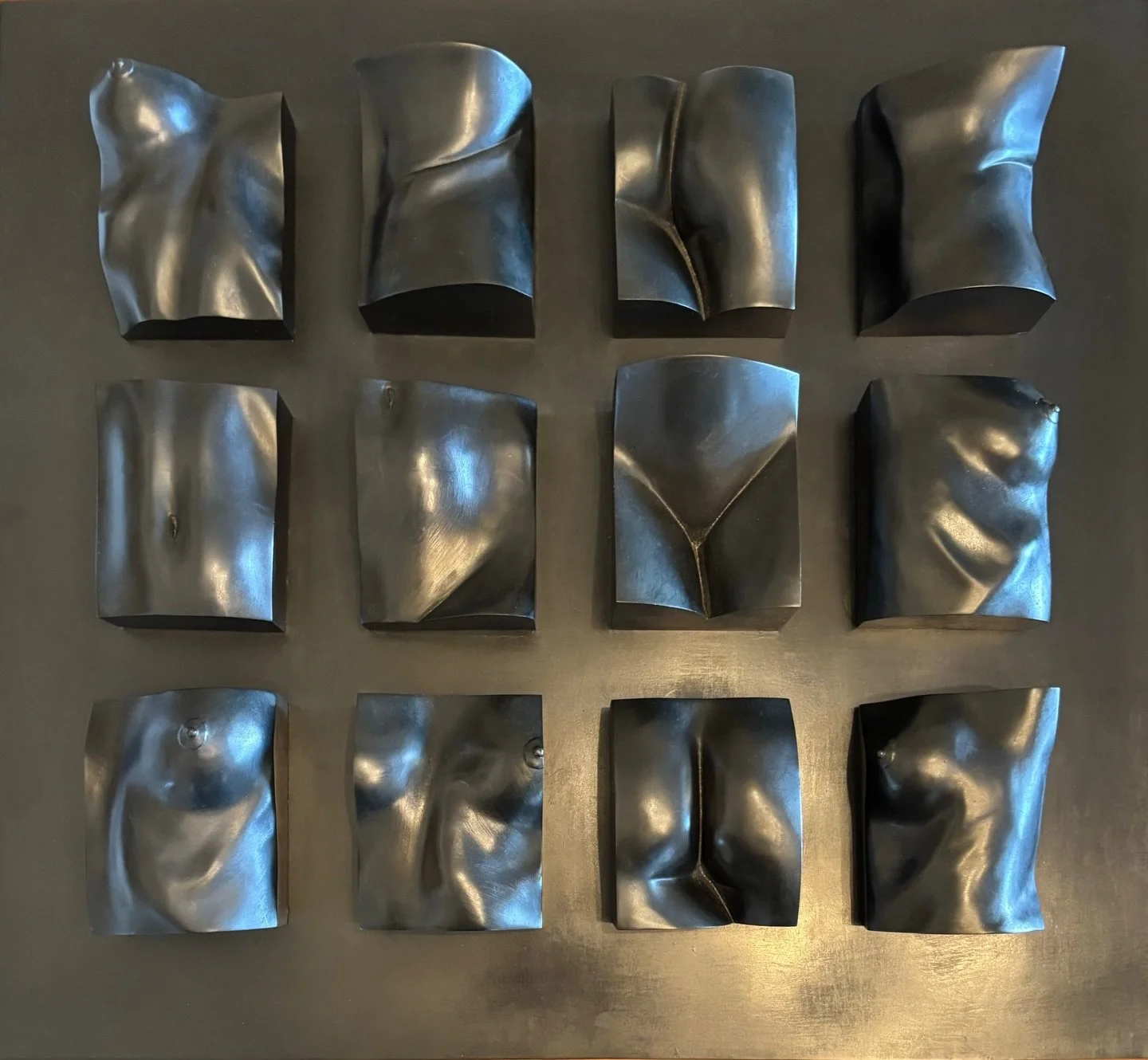 Where softness meets resilience 🖤
.
#femalebodies #sculpture #art #artist #losangeles