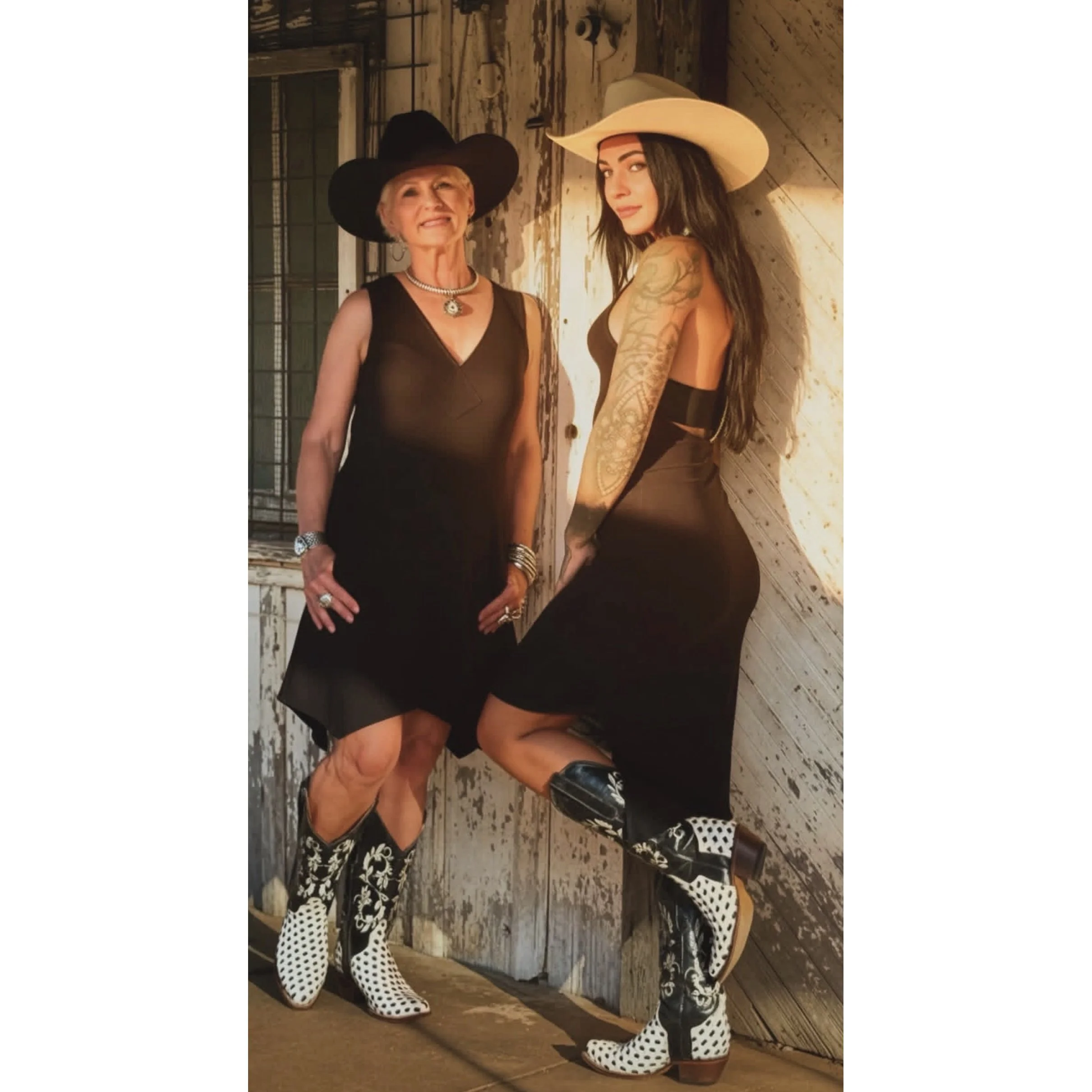 model-black-white-woven-square.jpg