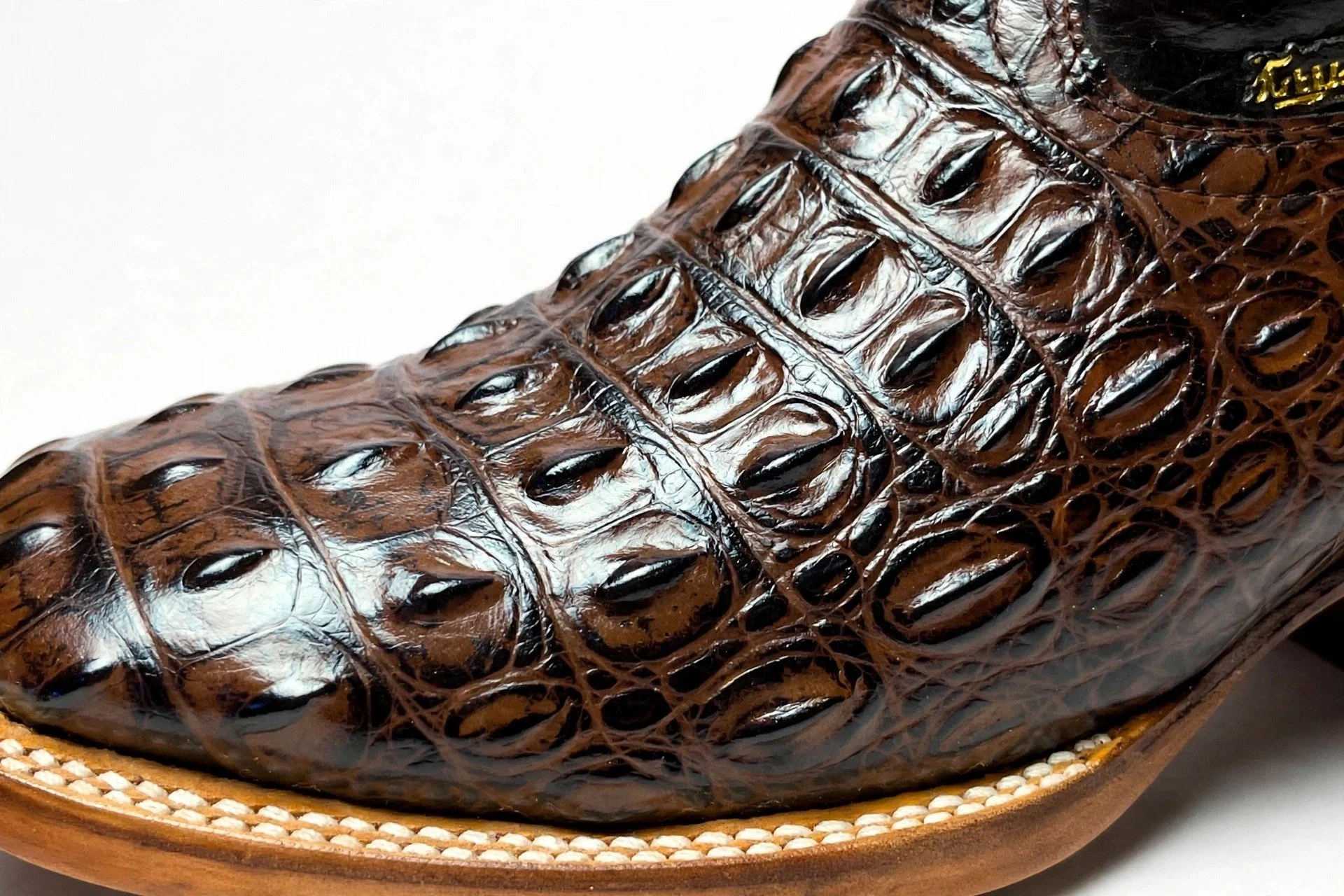 brown-nilo-detail.jpg