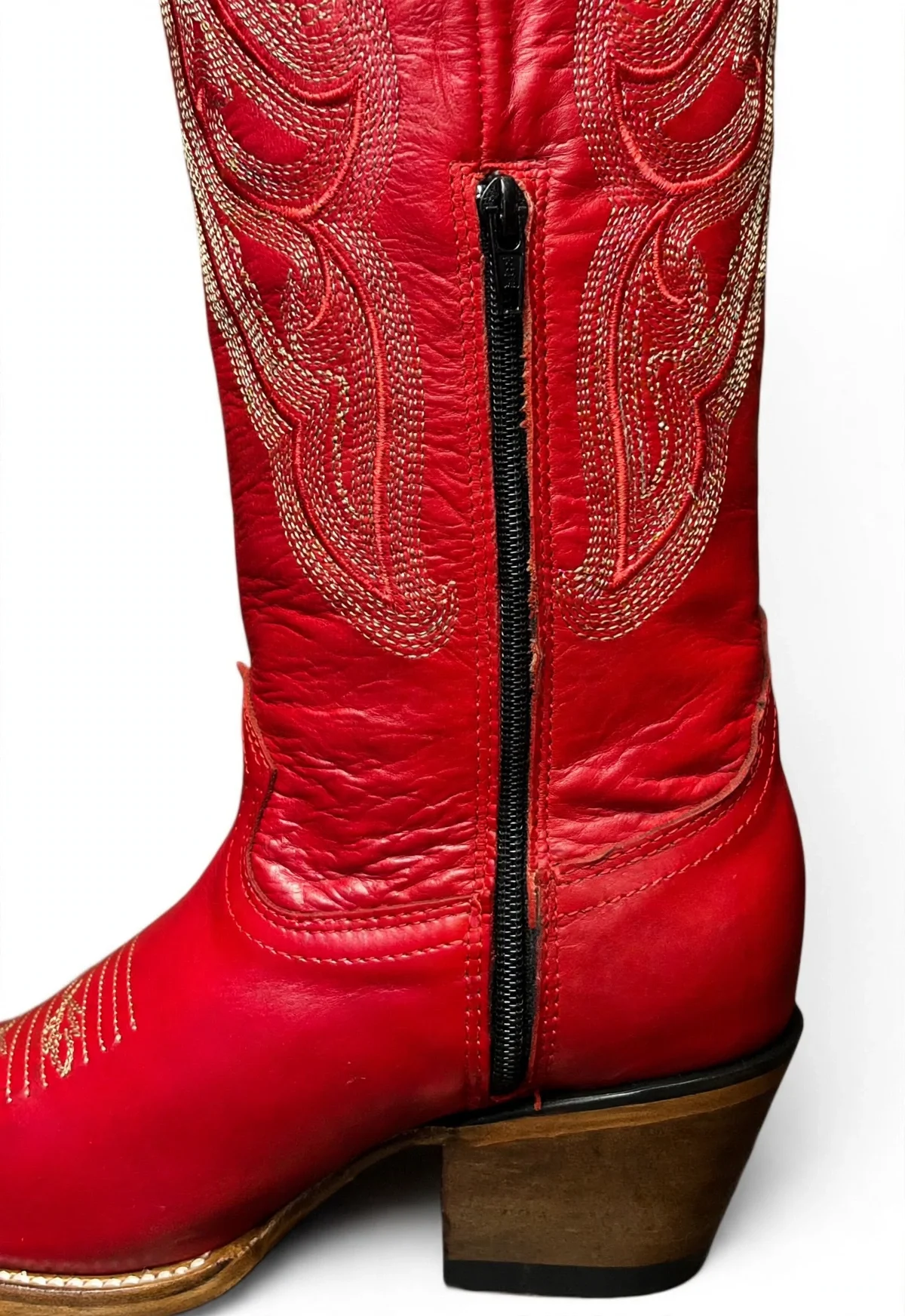 media-generation-knee-high-diablo-red-detail-0-49bc5599-6c13-4a59-9ec1-d8af47cfd252.webp