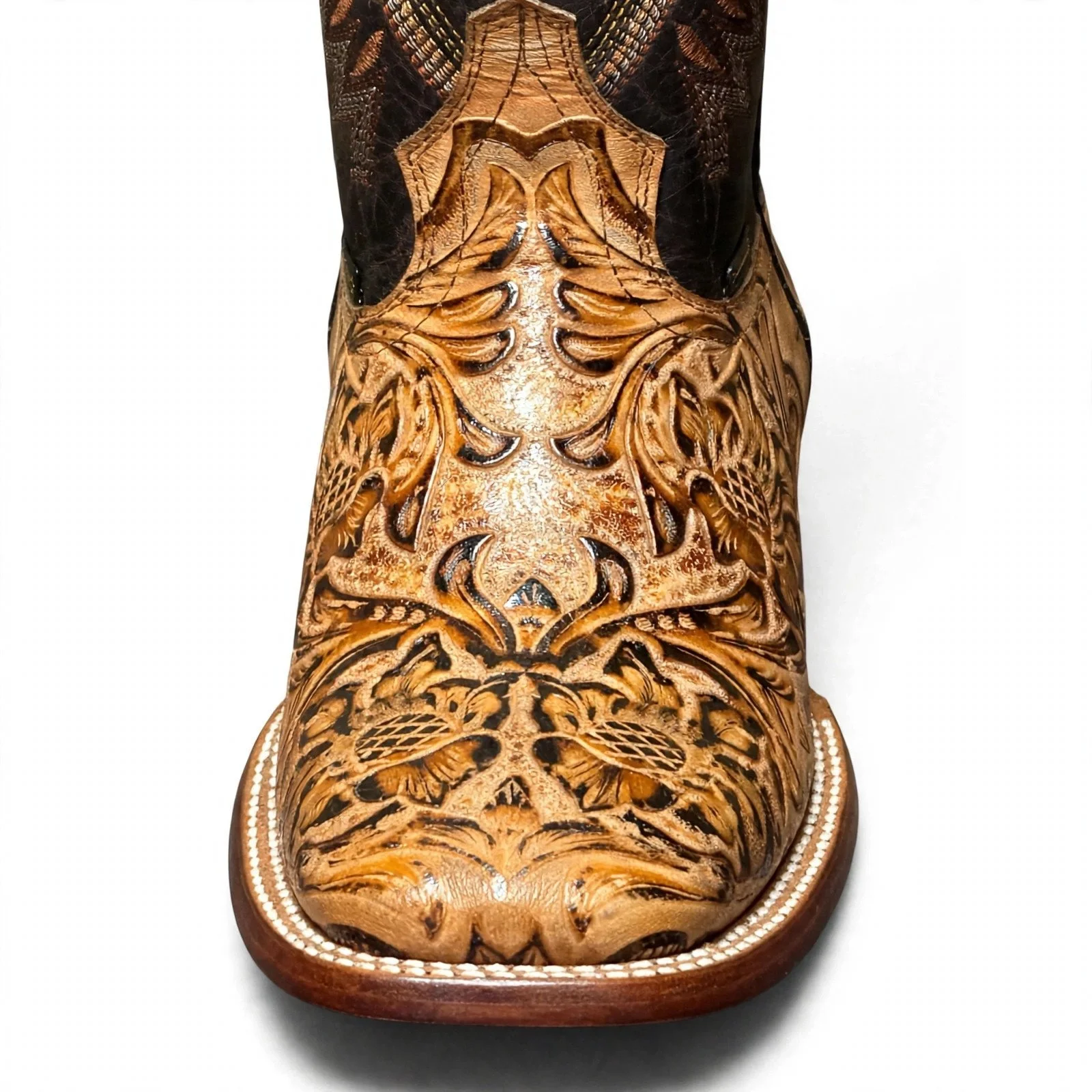 media-generation-tan-tooled-two-tone-detail-v2-0-db3e0ce9-c708-4b7b-88f5-026d41ac7a99.jpg