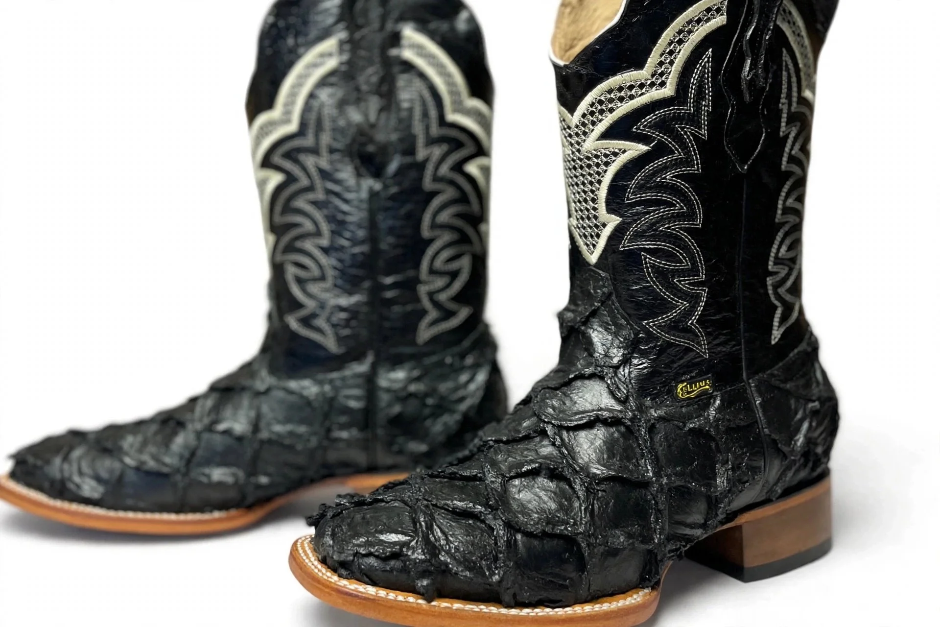 mens-pirarucu-black-detail.jpg