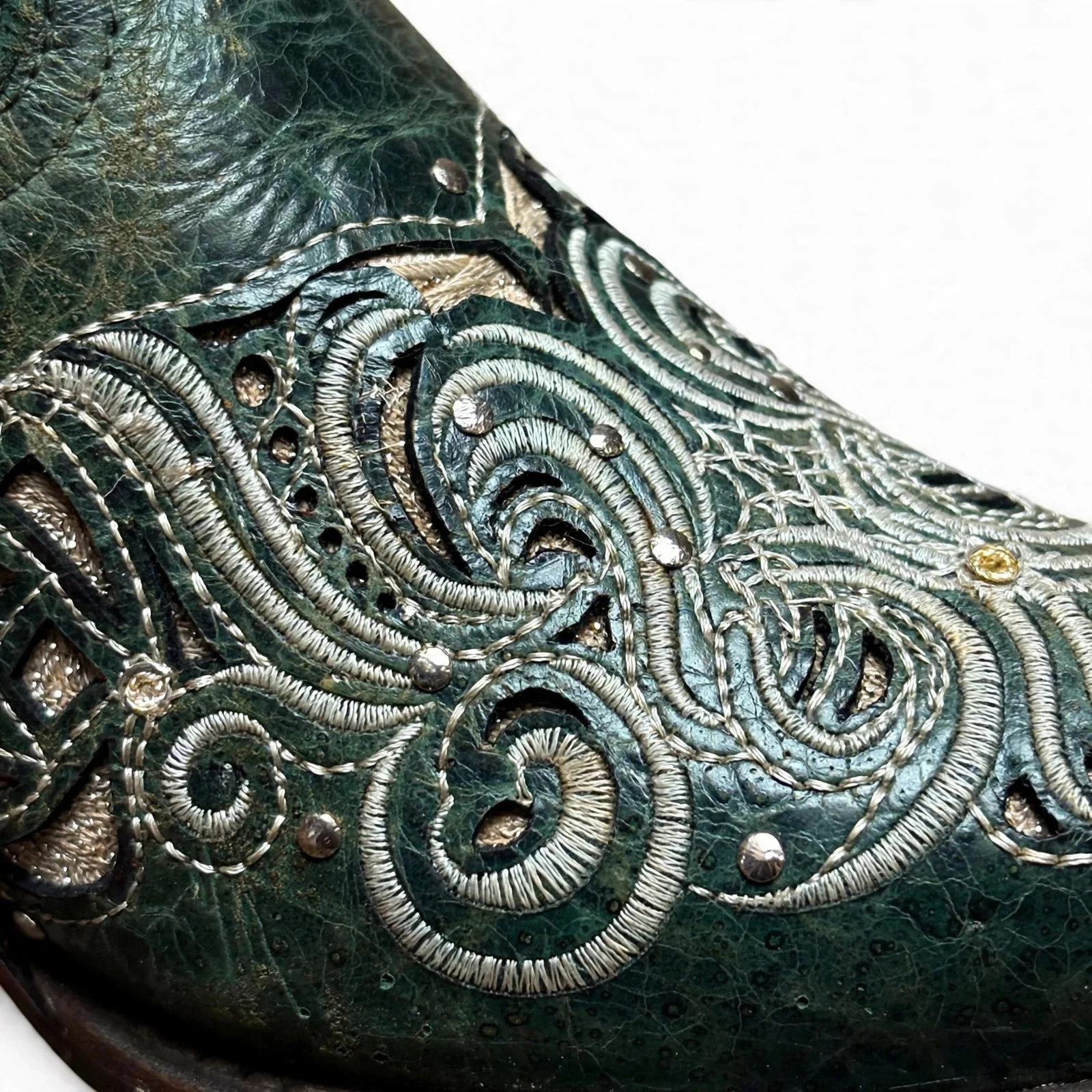green-scroll-detail.jpg