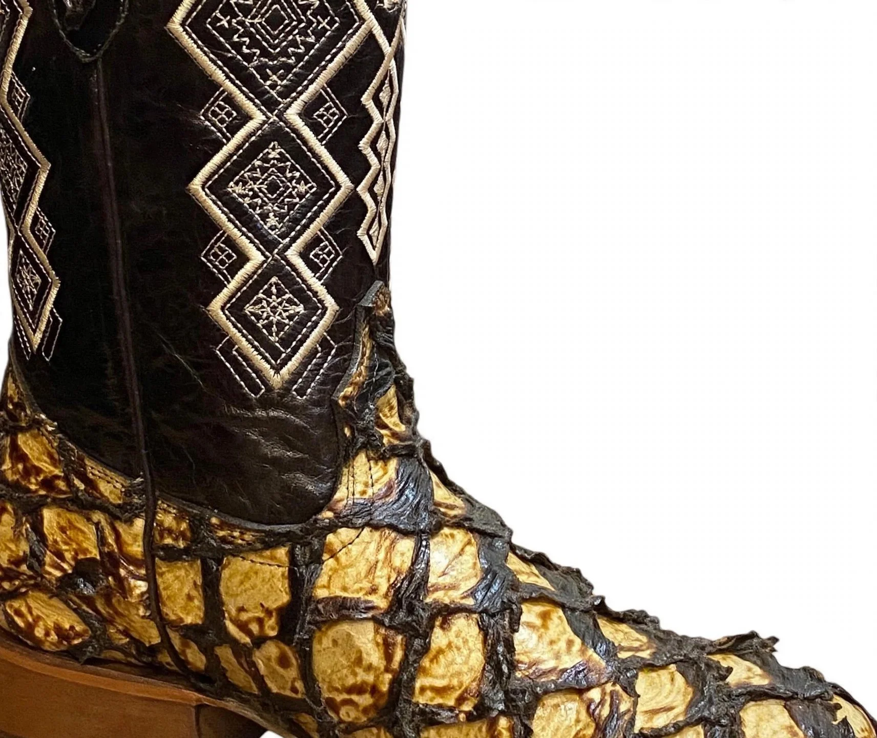 mens-pirarucu-gold-detail.jpg