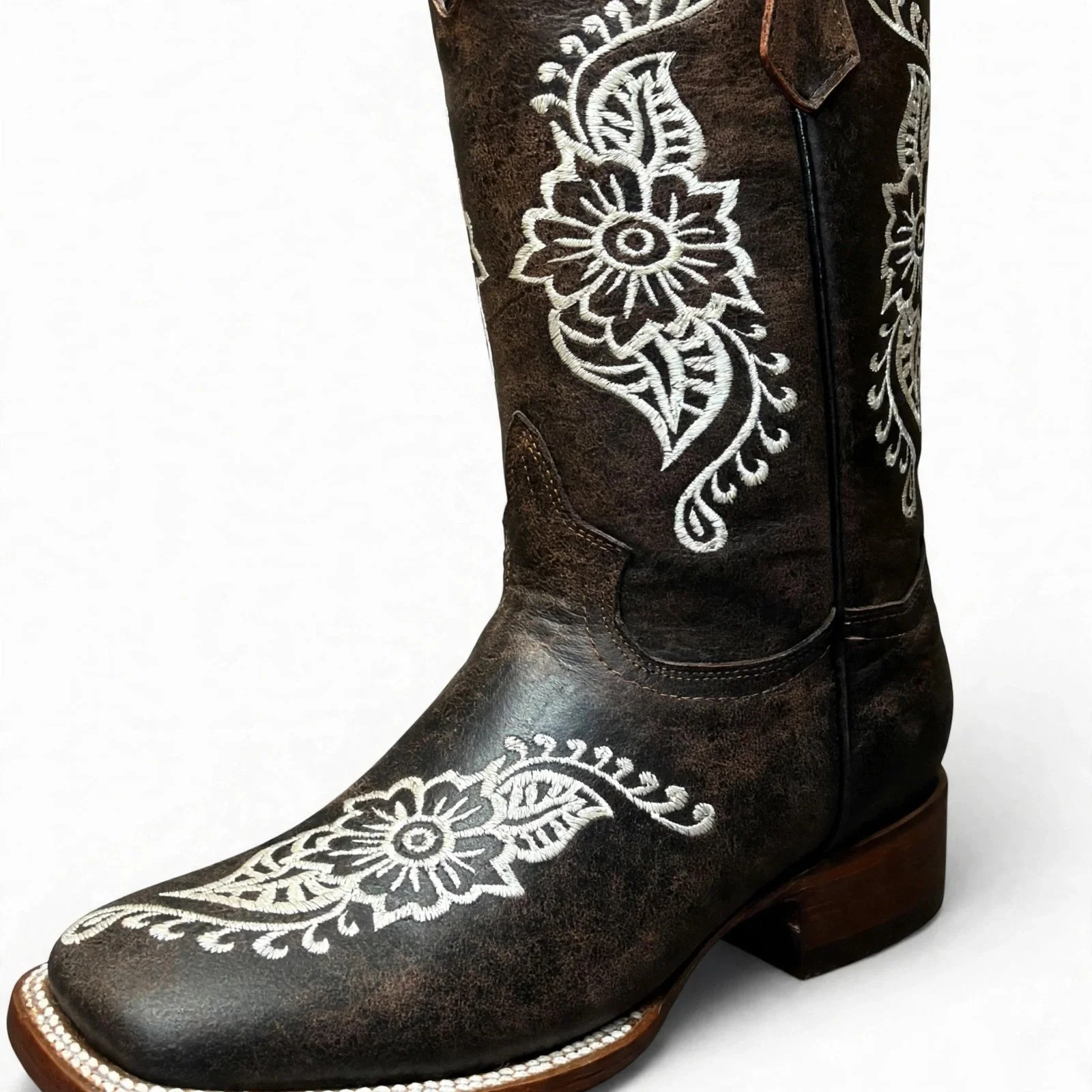 black-white-floral-detail.jpg