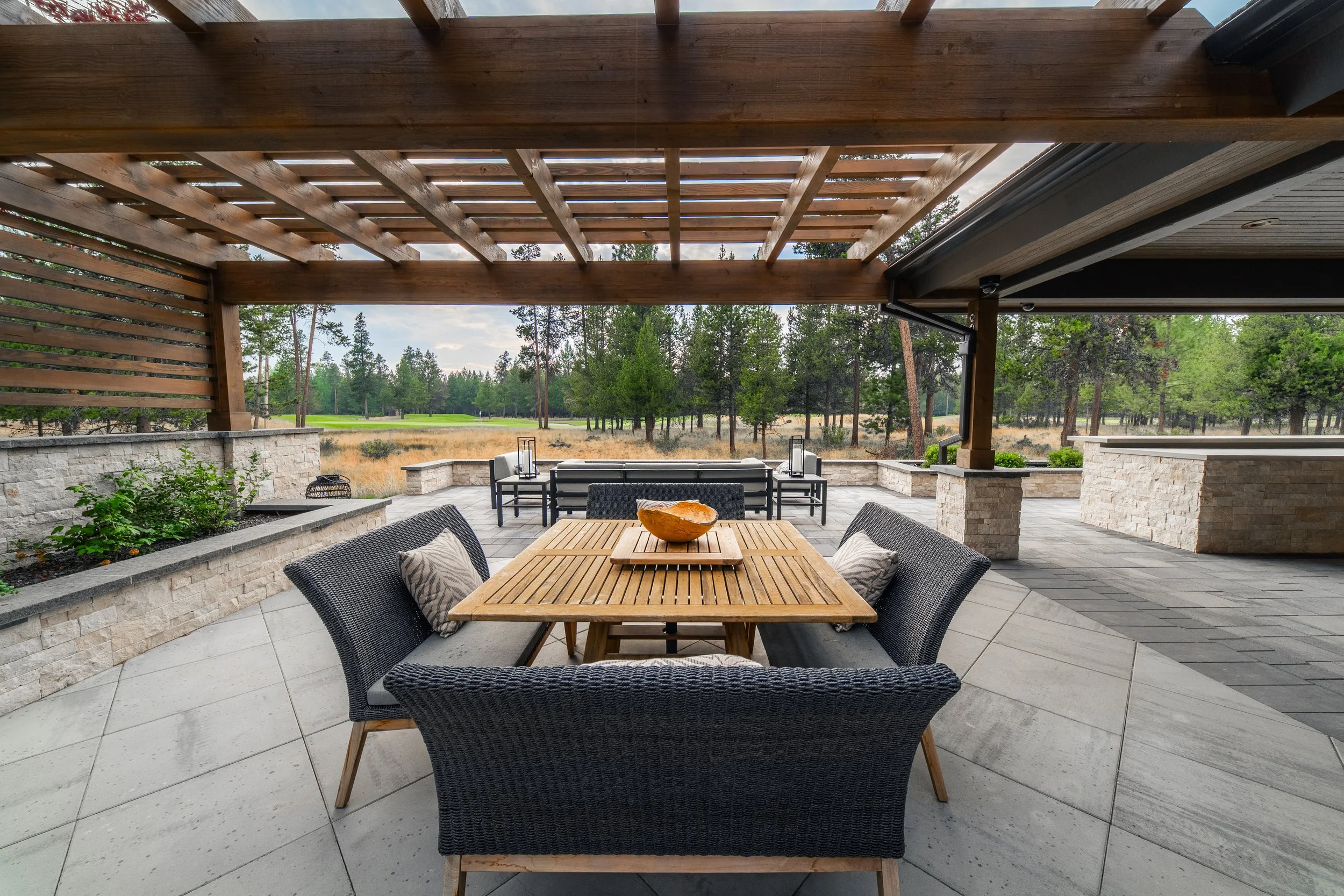 backyard pergola seating