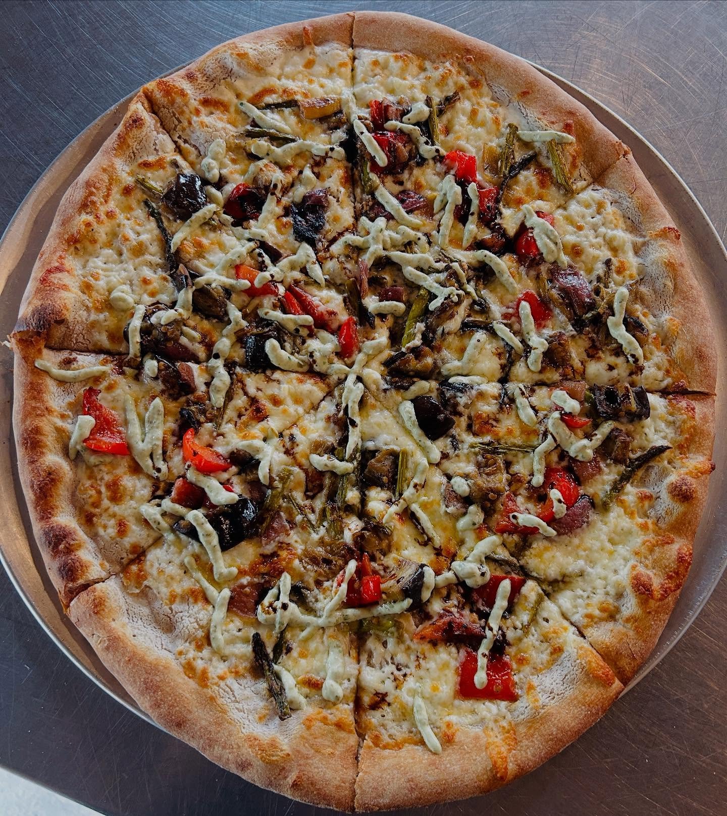 Always looking for inspiration for pizza specials, this one came from one of my favorite recipe sources @testkitchen 
A modified version of their ultimate grilled vegetable sandwich.
A white base, roasted together eggplant, asparagus, onion, garlic a