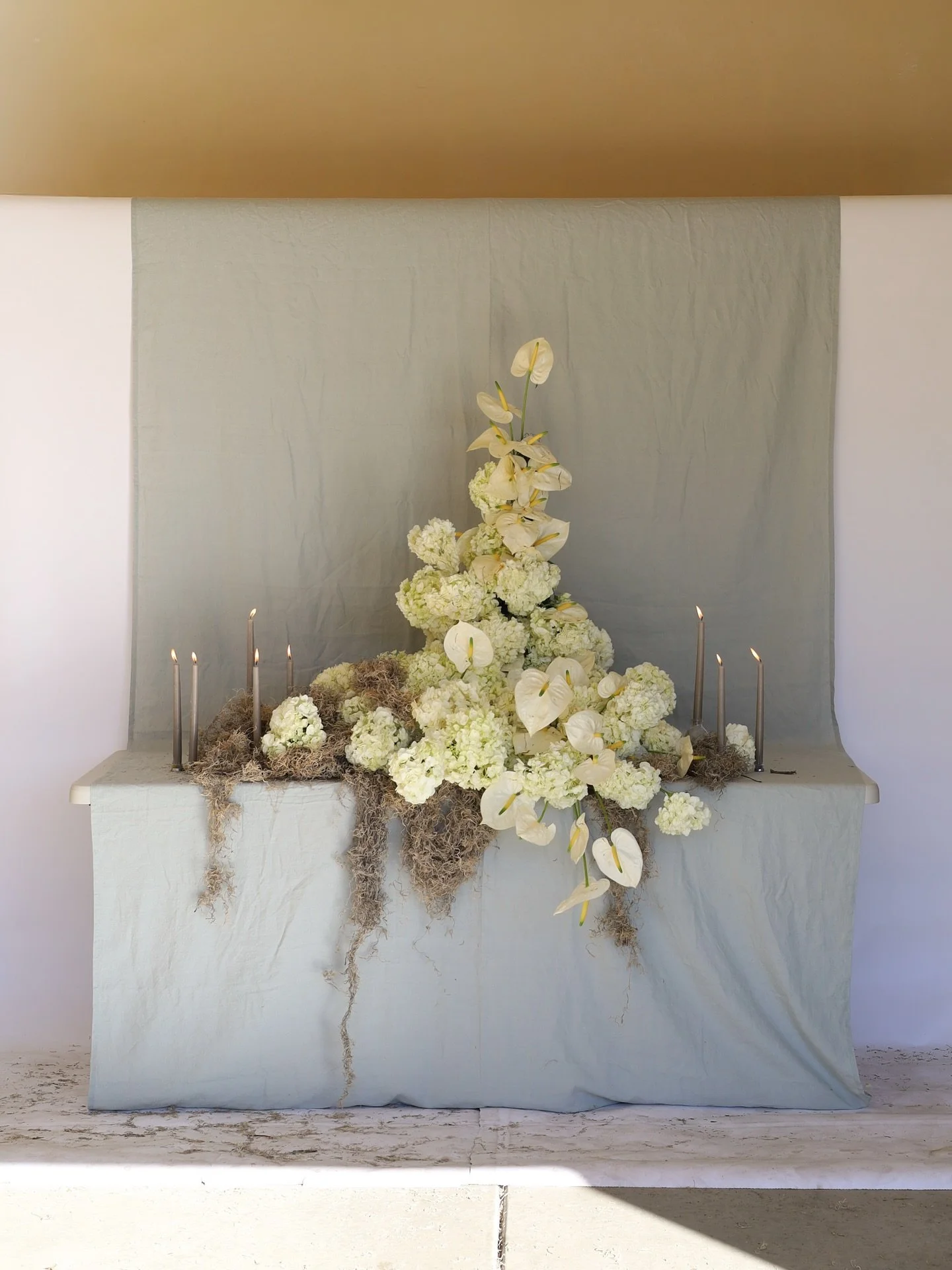 Anthuriums are leftover flowers after wedding from @studioanonimi (thank you for letting me have some!)
Hydrangea from @traderjoes_flowers 
Dried spanish moss from @hobbylobby 

#centralcoastweddings #santabarbarawedding #santaynezwedding #lawedding 