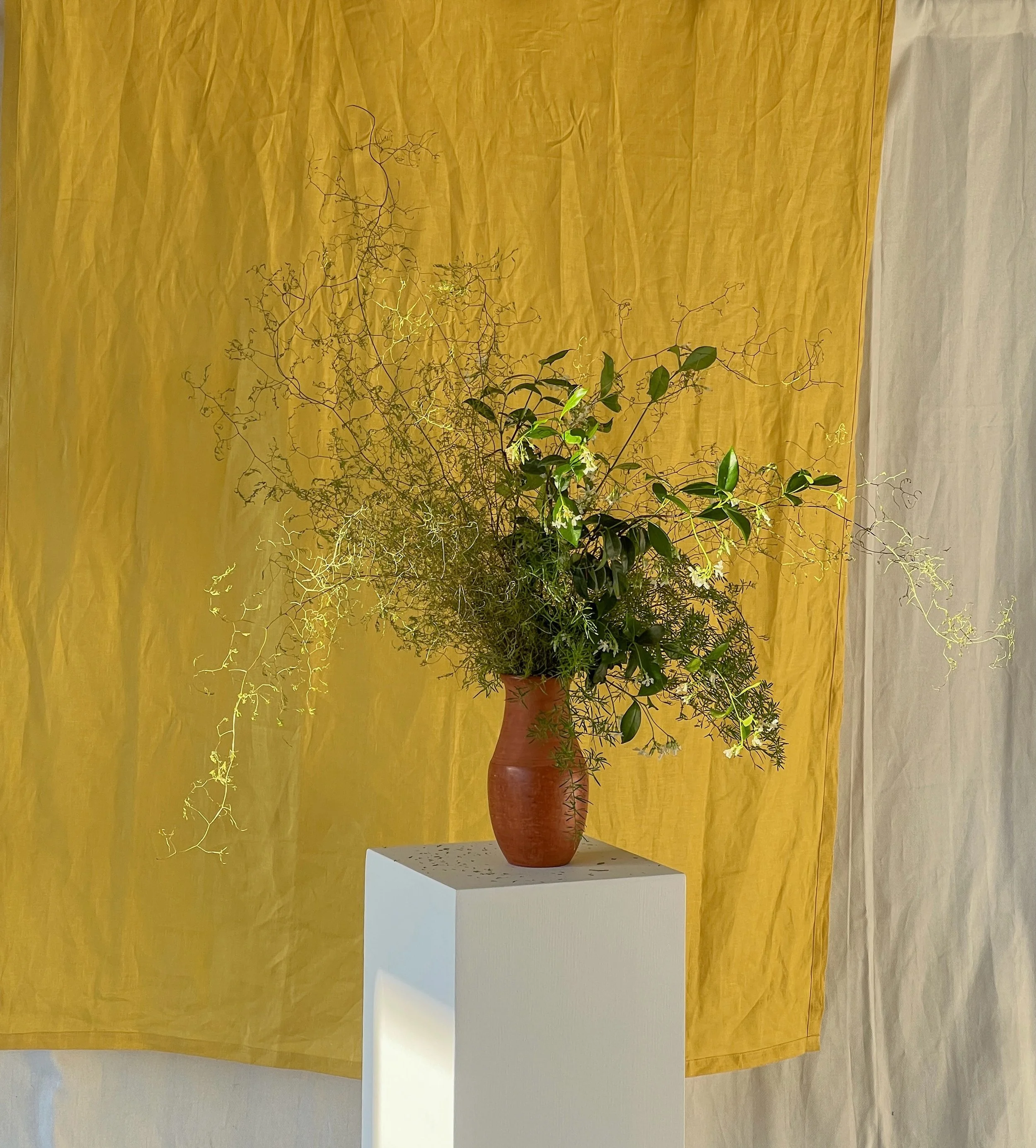 I first came across @hljod_tokyo last year and immediately felt inspired by the space. It had such a strong sense of identity, and every detail felt true to the florist&rsquo;s vision in a way I hadn&rsquo;t seen before.

I had been wanting to visit 