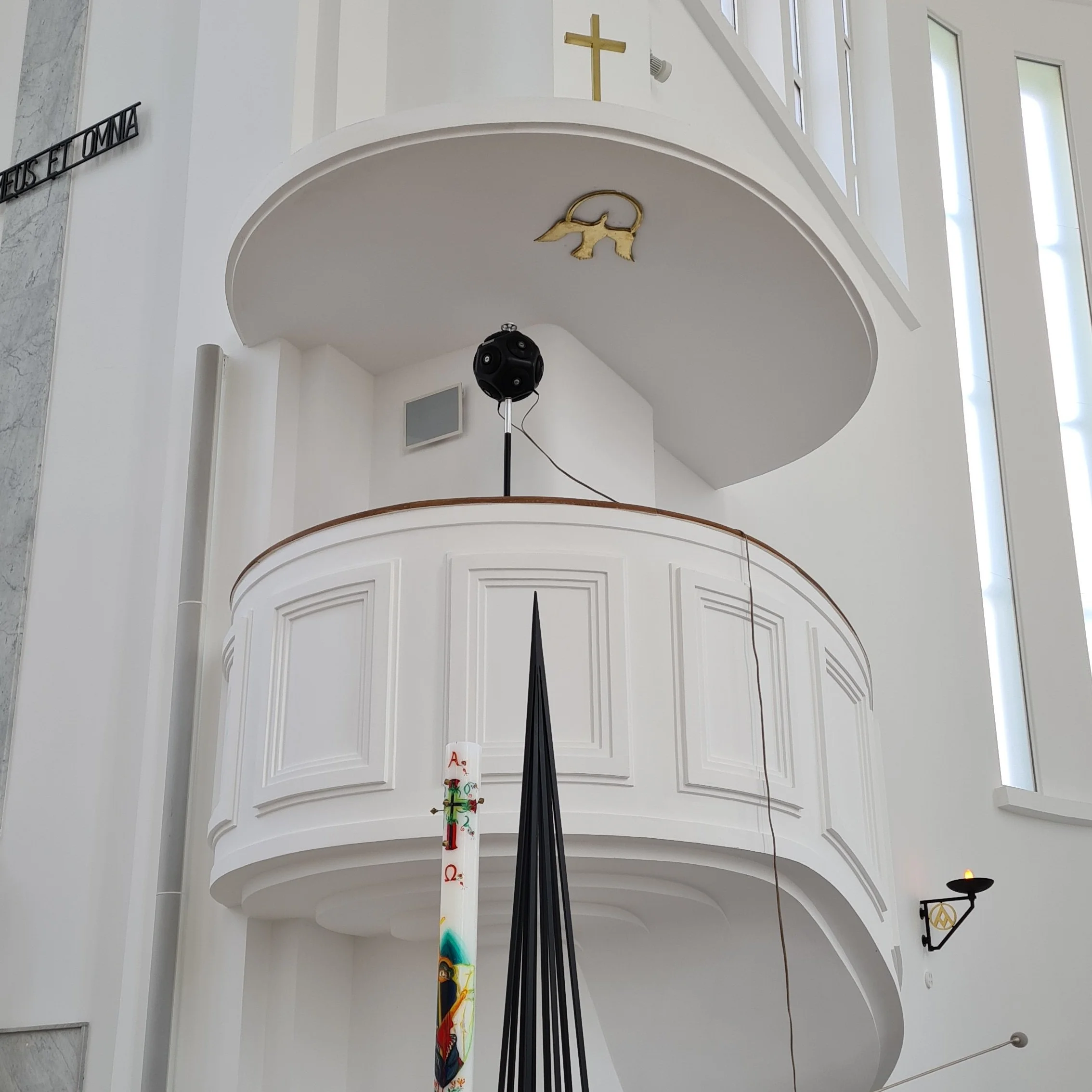 Qohm sound source used for church room acoustics and reverberation time measurements