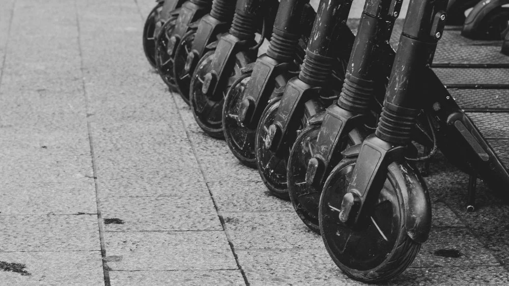 Wheel and suspension context for vibration transfer and noise generation in mobility devices