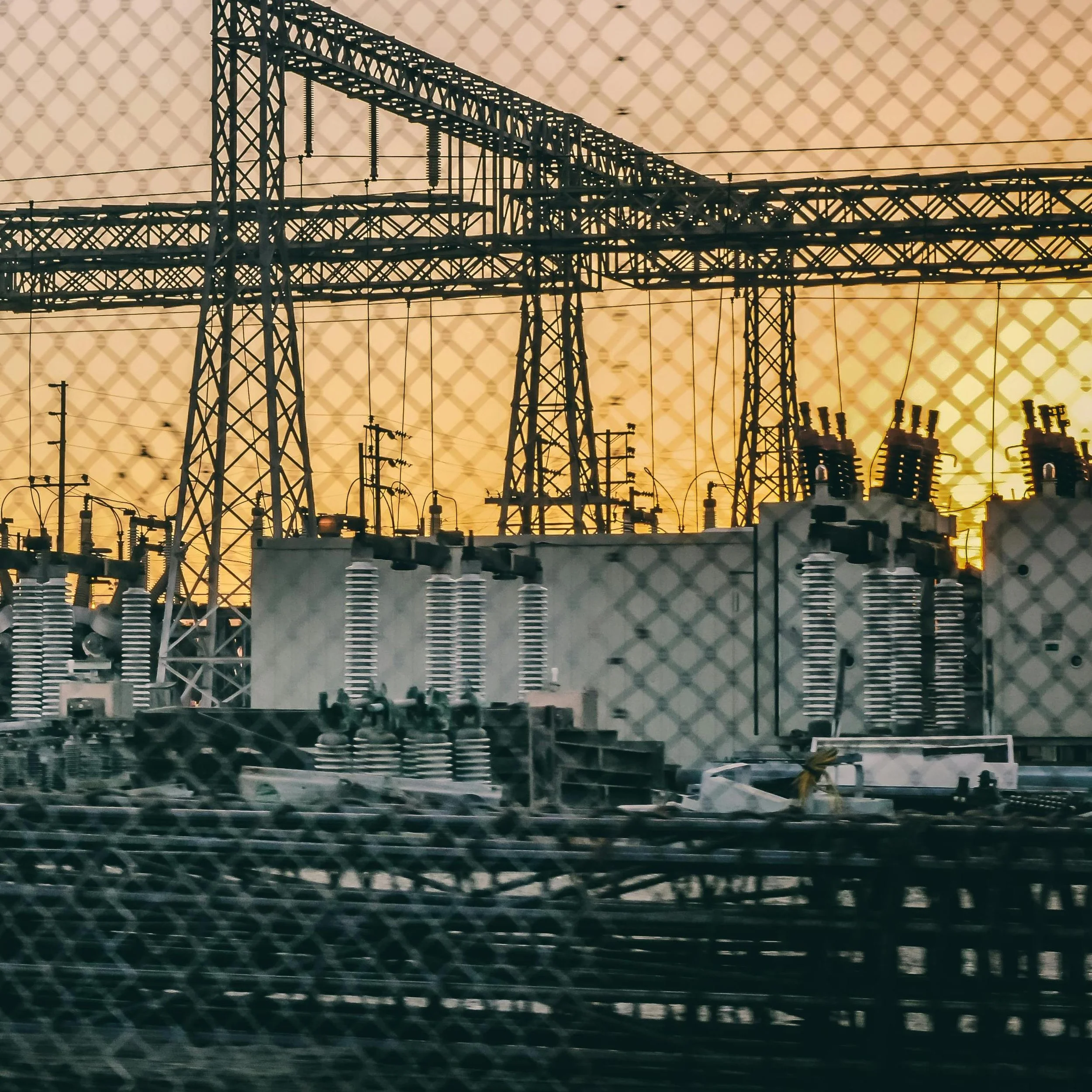 Power distribution transformer station context for noise emission and vibration diagnostics