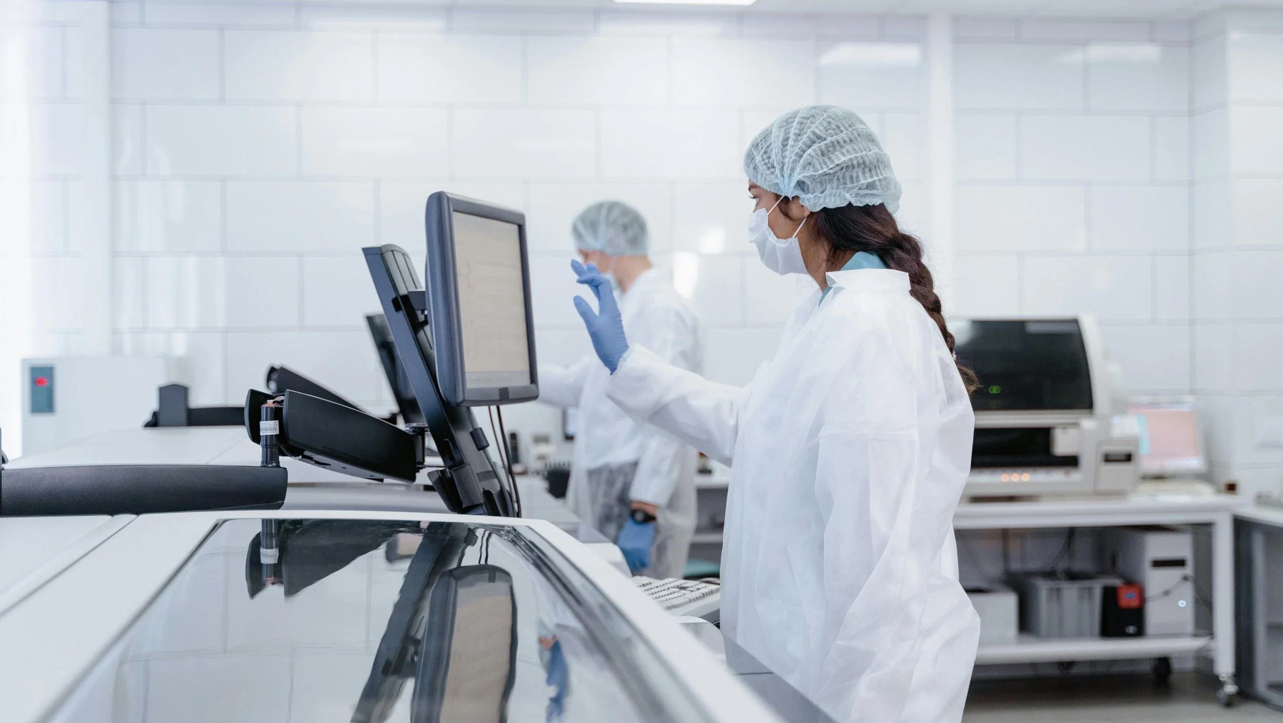 Clean-room environment for spacecraft assembly and precision structural testing