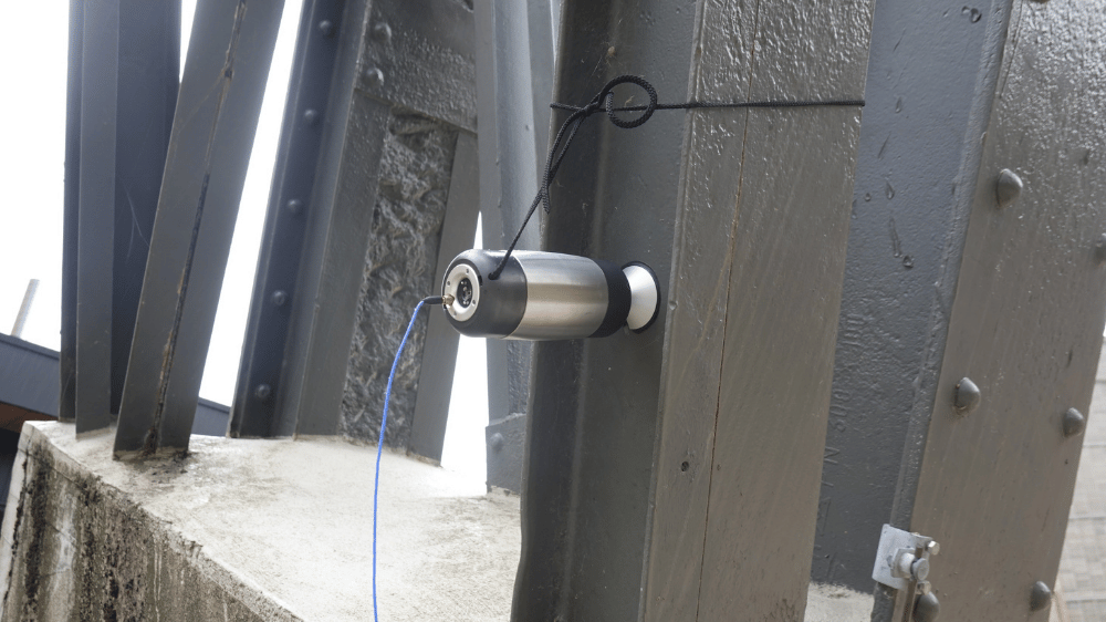 Shaker mounted on rail/bridge structure for input accelerance and impedance measurements