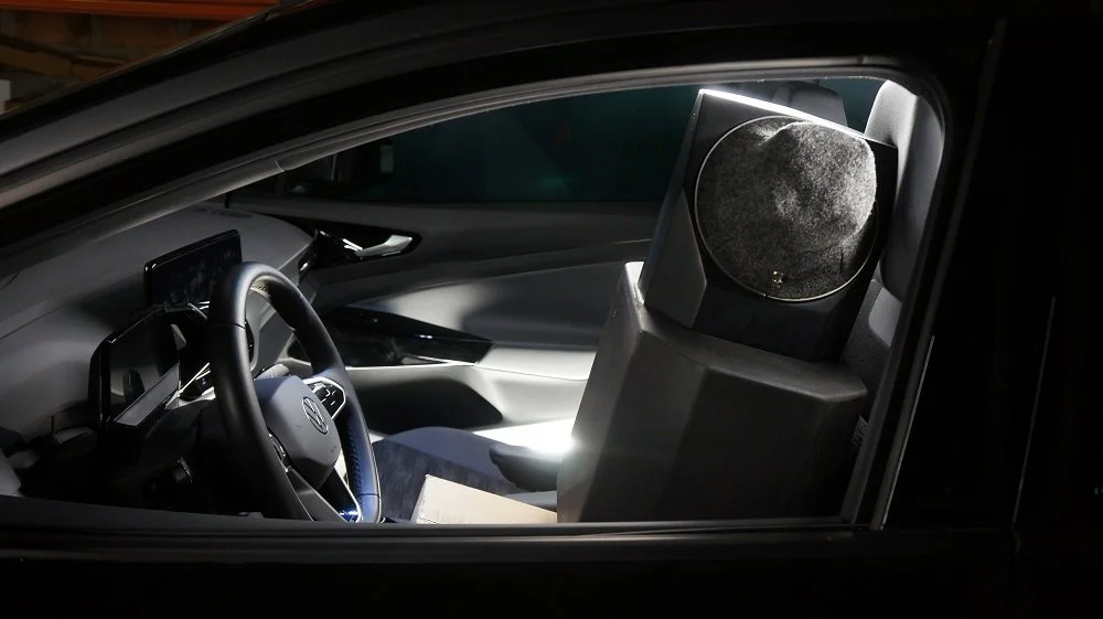 Qlmf low-frequency volume source installed in a vehicle cabin for TPA and vibro-acoustic testing