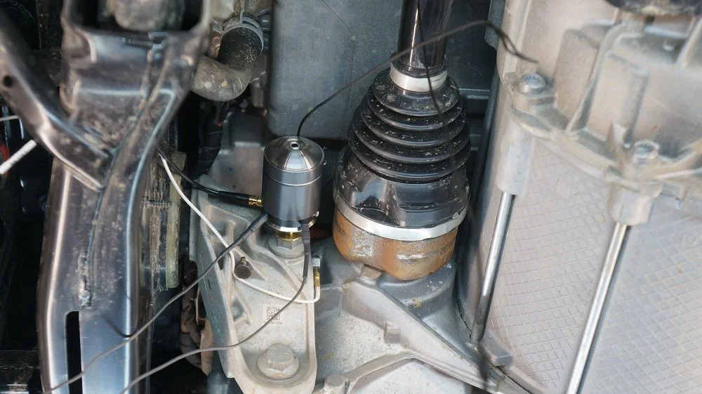 Qish compact shaker installed in a driveline area for structural excitation and modal testing