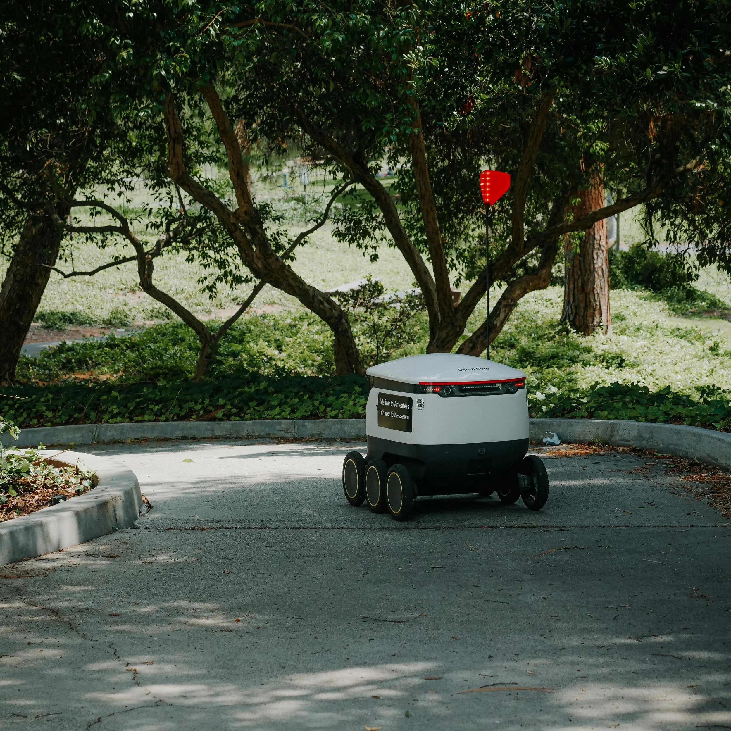 Autonomous delivery robot operating near humans—noise and vibration control context