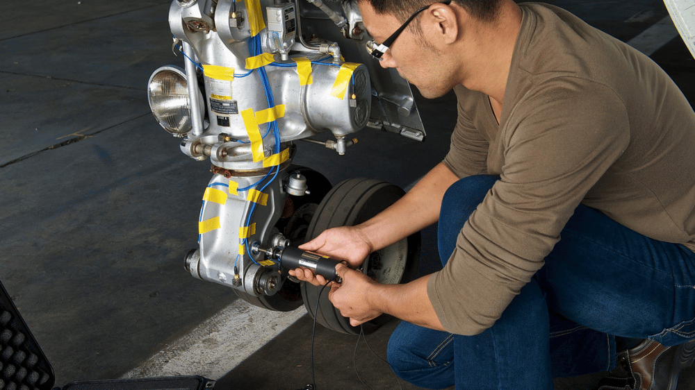 Qtmp thumper shaker for low-frequency structural excitation and long-stroke vibration