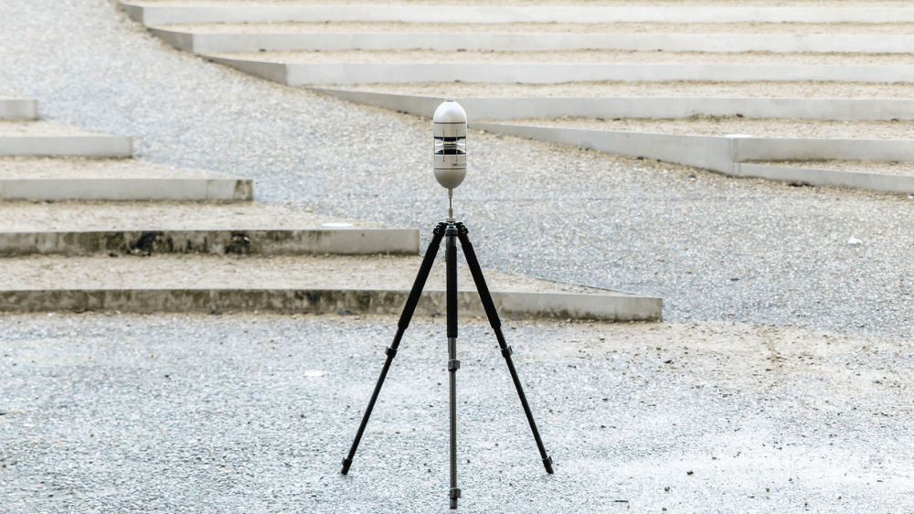 Qoms2 monopole sound source in use for acoustic excitation measurements