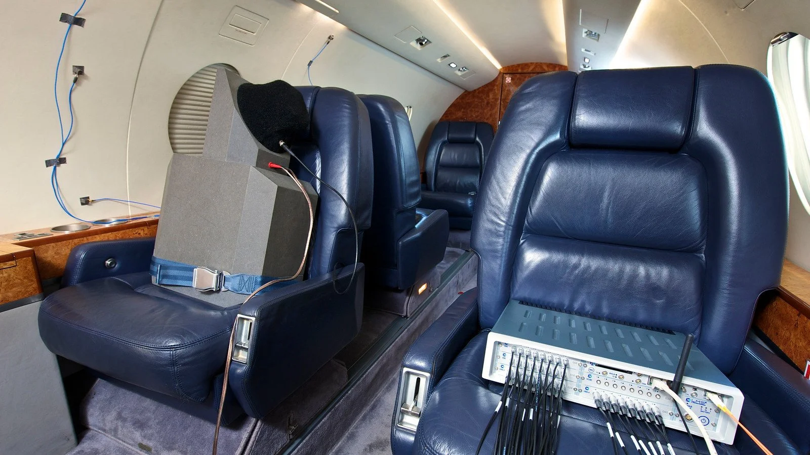 Qlmf low frequency volume source for cabin acoustics and reciprocity measurements