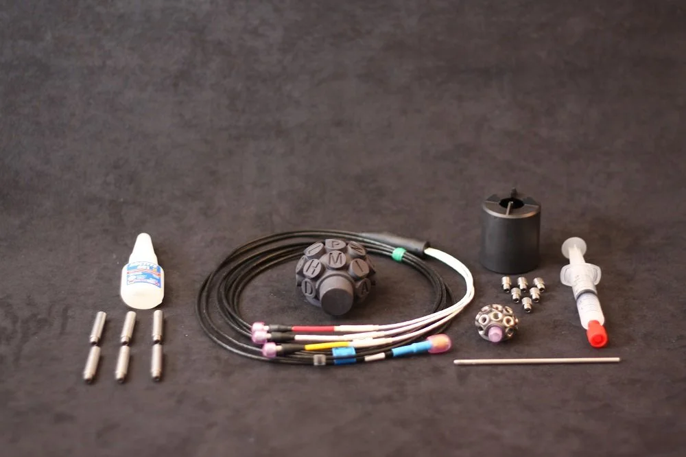 Qtrx accelerance coupler kit with accessories for alignment, mounting and measurement setup
