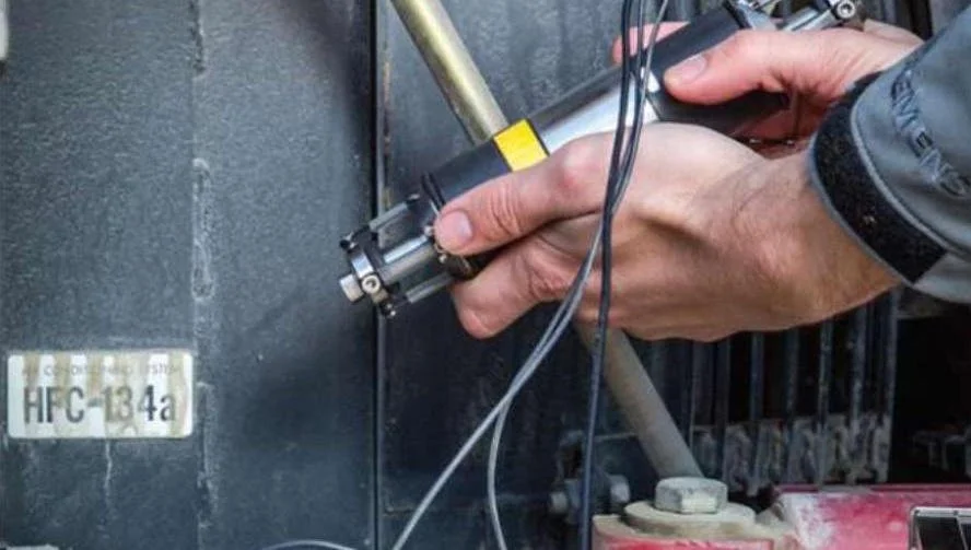 Compact shaker excitation on large machine for vibration diagnostics and modal testing