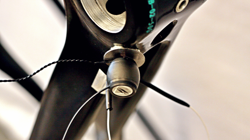 Lightweight structural shaker used for rapid vibration diagnostics (Qlws)