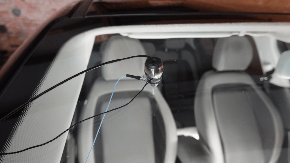 Qlws lightweight shaker for fast structural excitation in narrow access locations