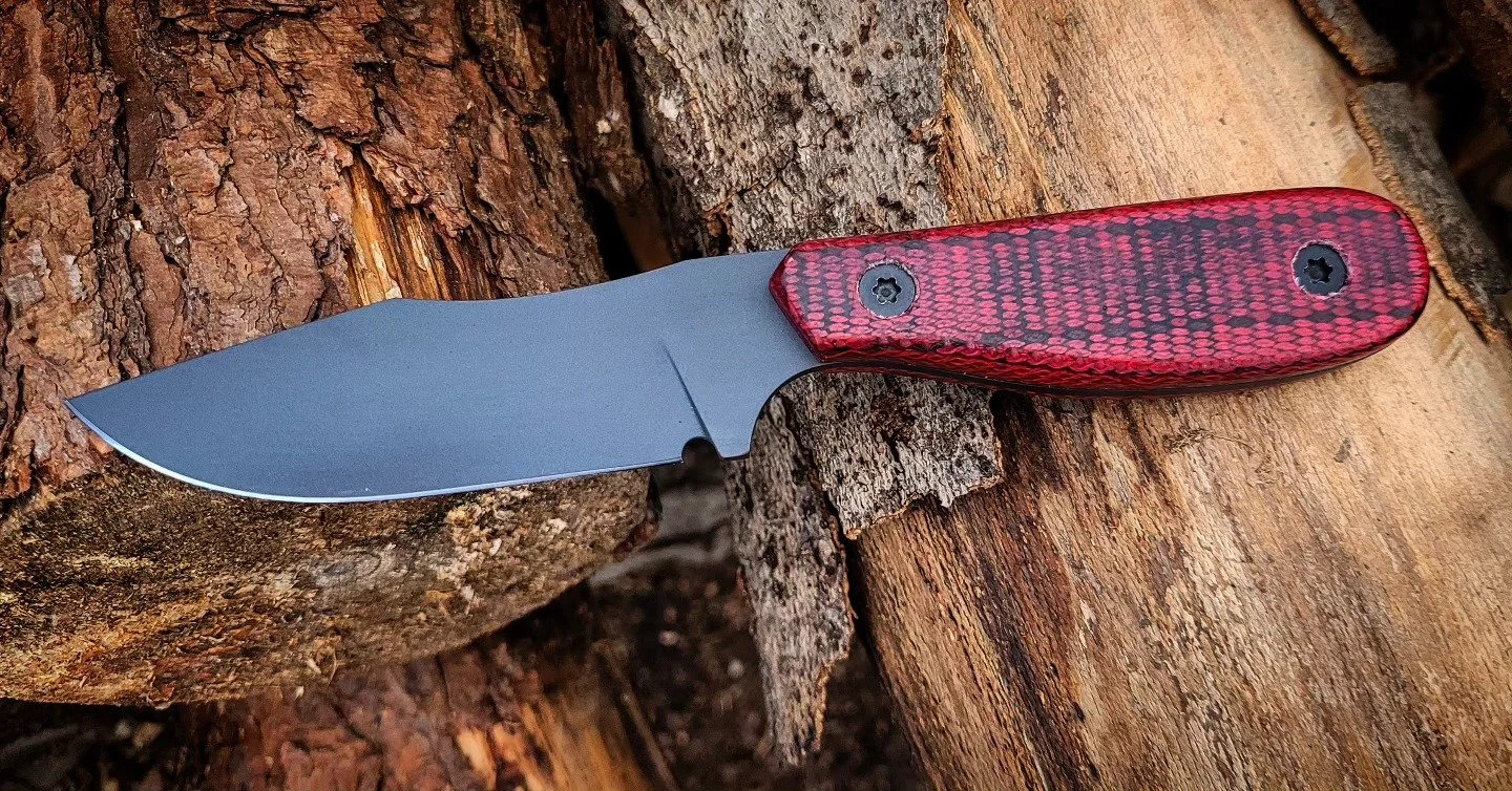 80crv2
Sniper grey cerakote
Homemade fire hose micarta
@makermaterialsupply hardware

#knife #knifemaker #edc #blade #blades #edcknife #bushcraft #knifelife #handmade #edcgear #bladehq #maker #knifemaking #homemade #diy #knifecommunity #handmadeknife