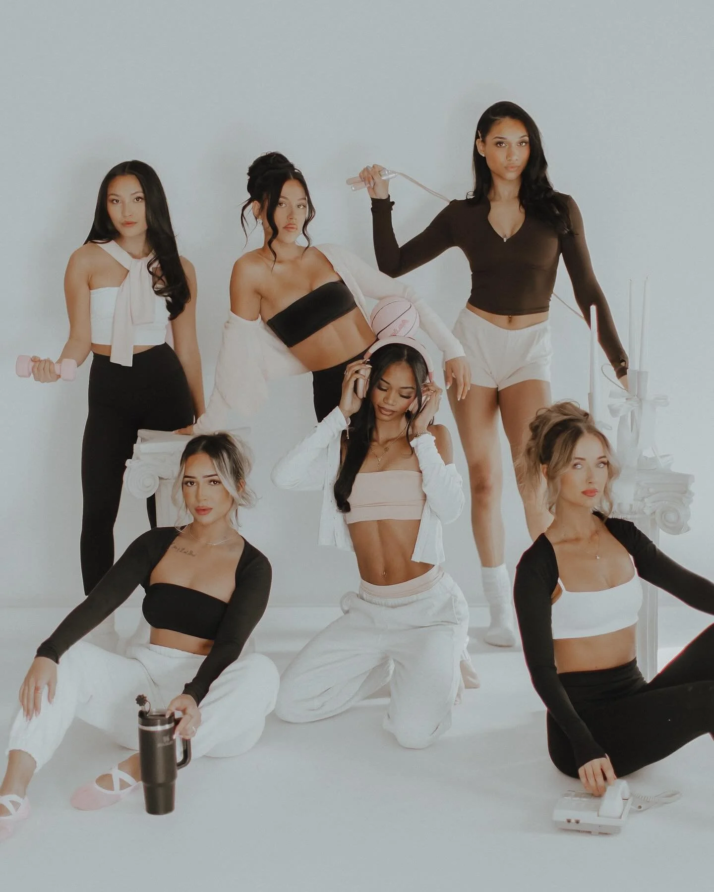 Favorite shots from the styled shoot at the studio 💌🎀

Truly so honored to be able to put together such an amazing project with such great people! Will forever be so thankful to everyone who was apart it means so much 🥹 I love this whole album and