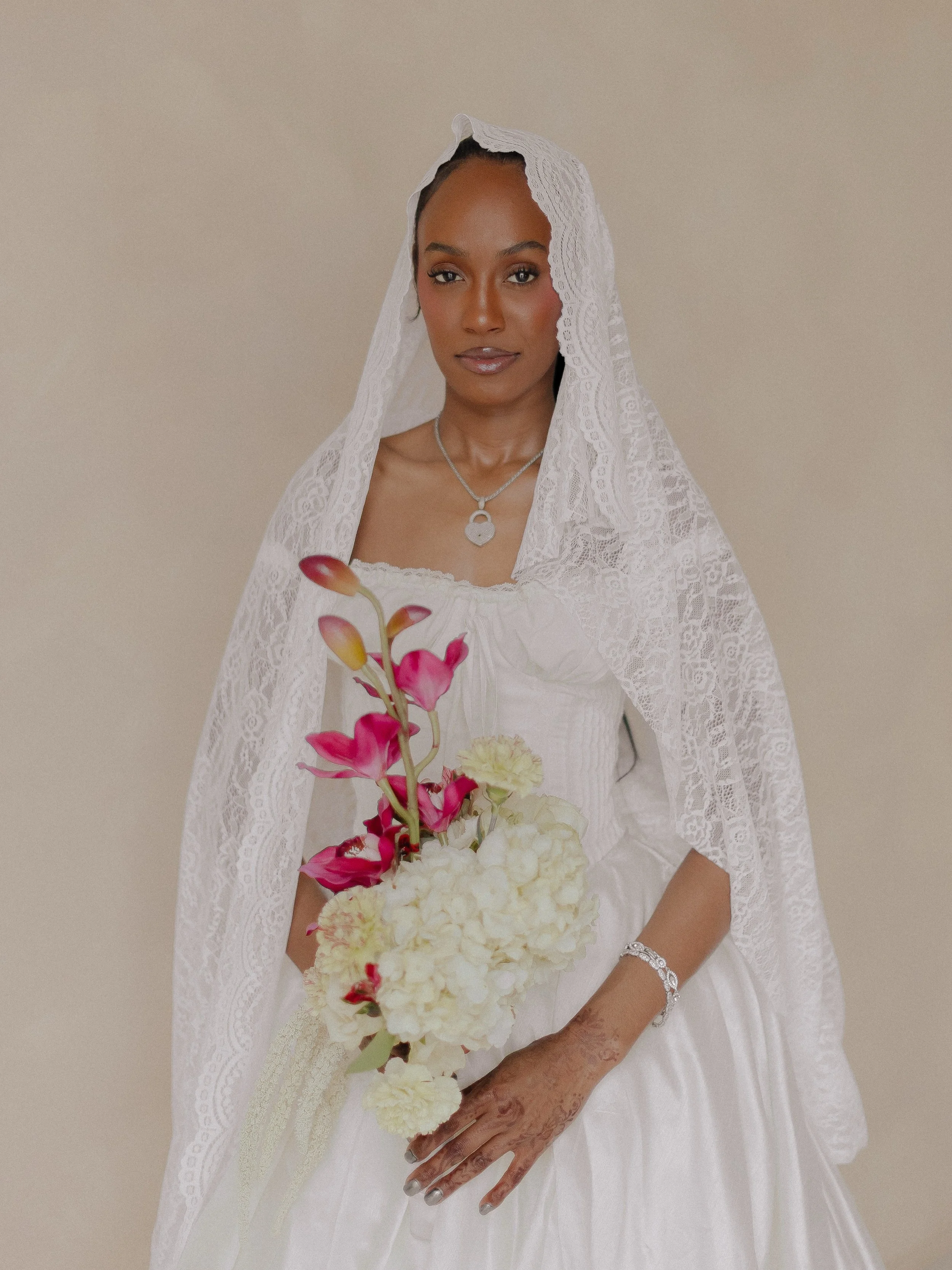Bridal Portraits with the stunning @icethemodel 🤍🕊️ truly had the best time planning this styled shoot with you!! Will never get over these 🥹🥹🥹

Makeup: @icehausmua 
Dress + Bouquet: @sweetlikehoneyphotos